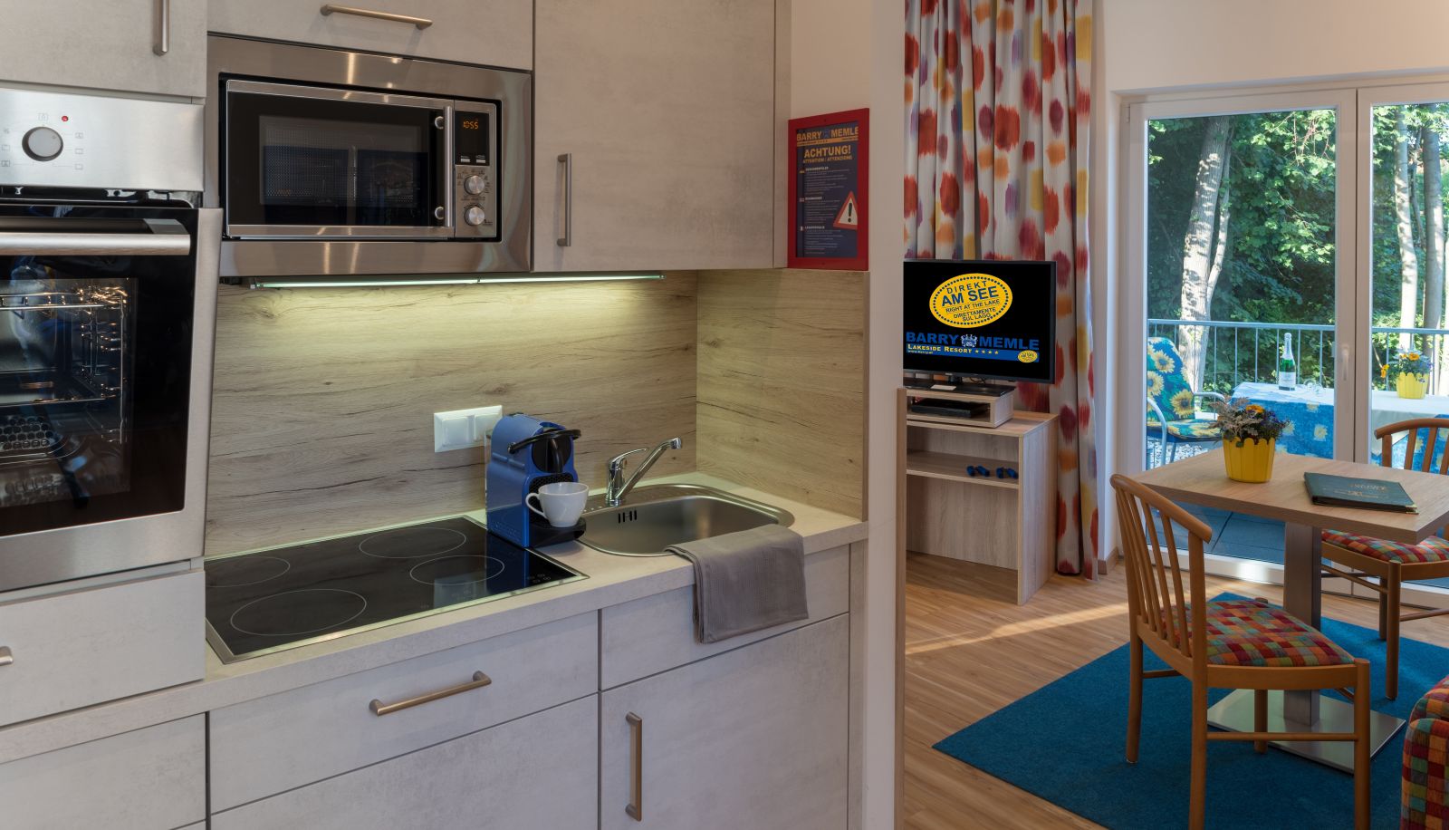 Kitchen area in the room - Barry Memle Direkt am See