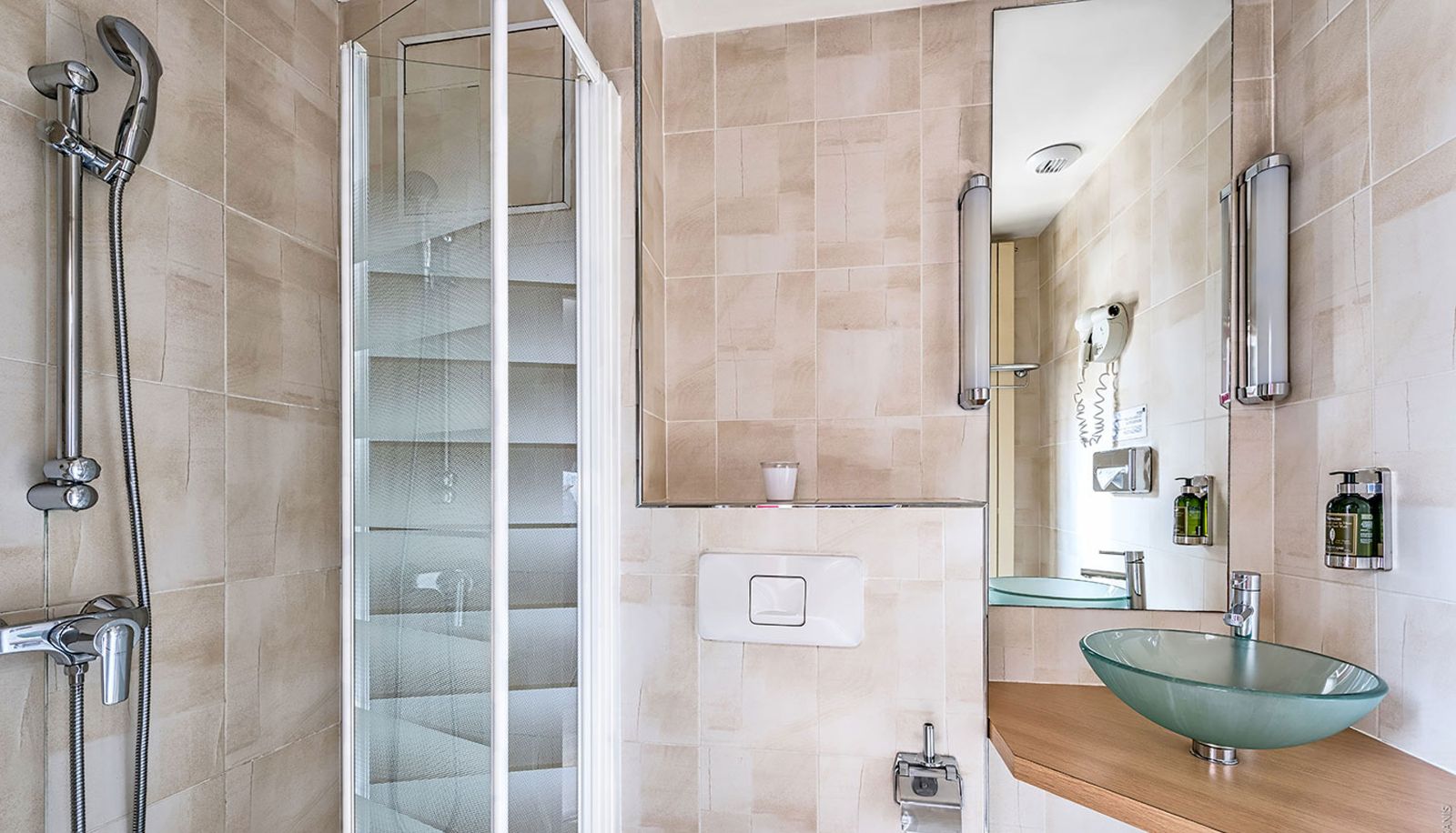Cuarto de baño - Etoile Park Hotel
