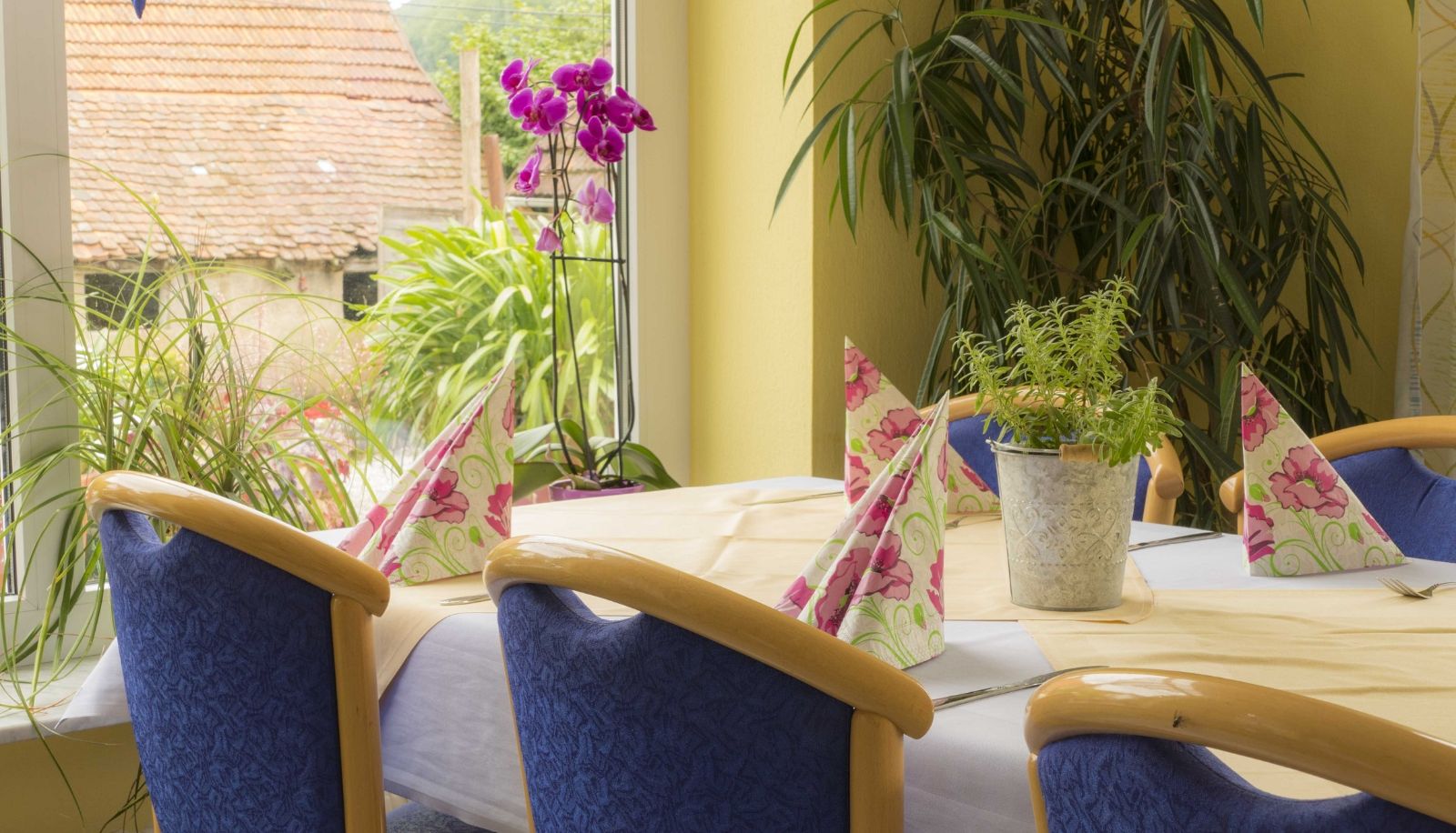 Frühstücksraum innerhalb des Restaurants - Lell Hotel Landgasthof