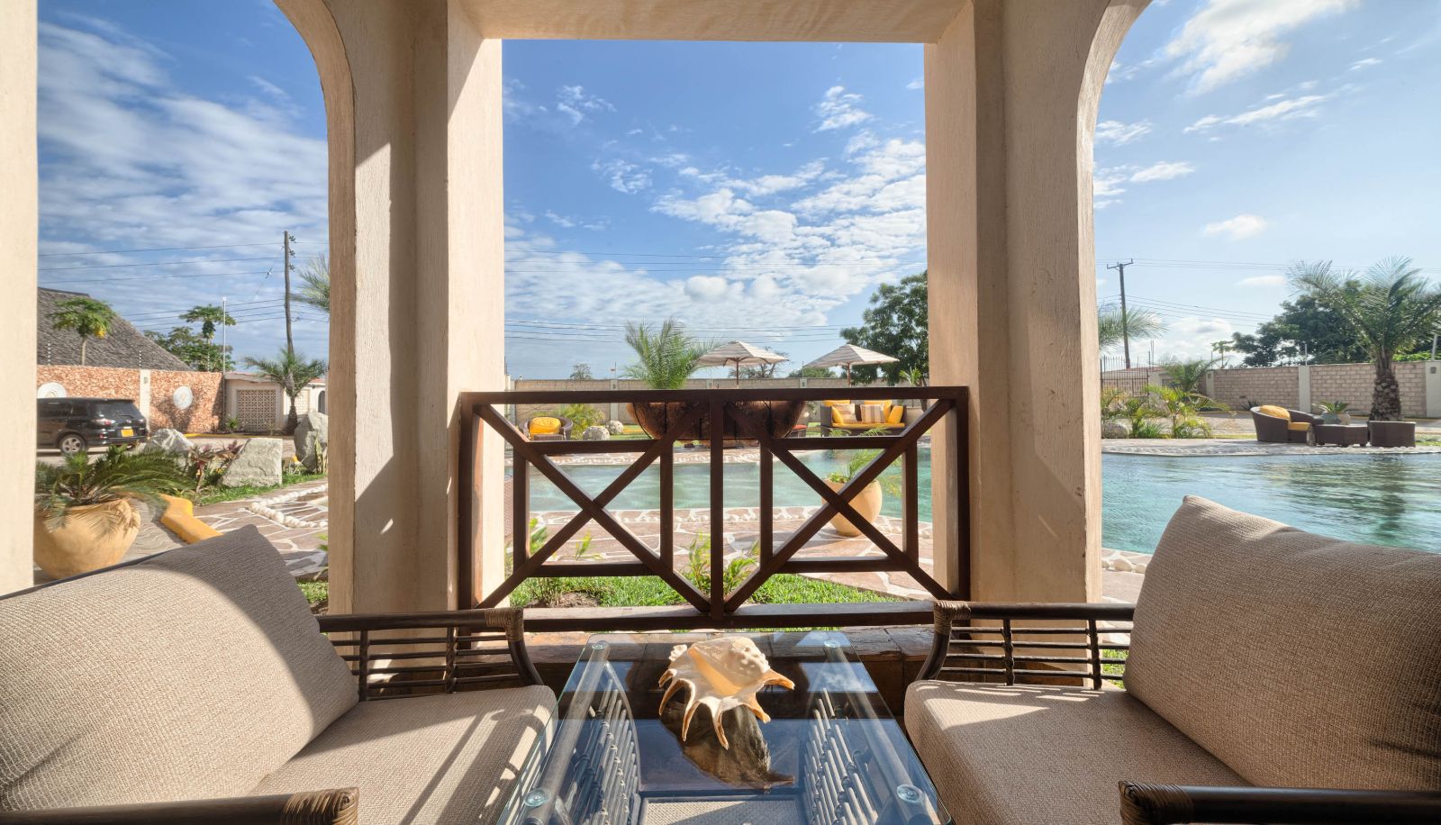 Zimmer mit Poolblick - AMANI LUXURY APARTMENTS