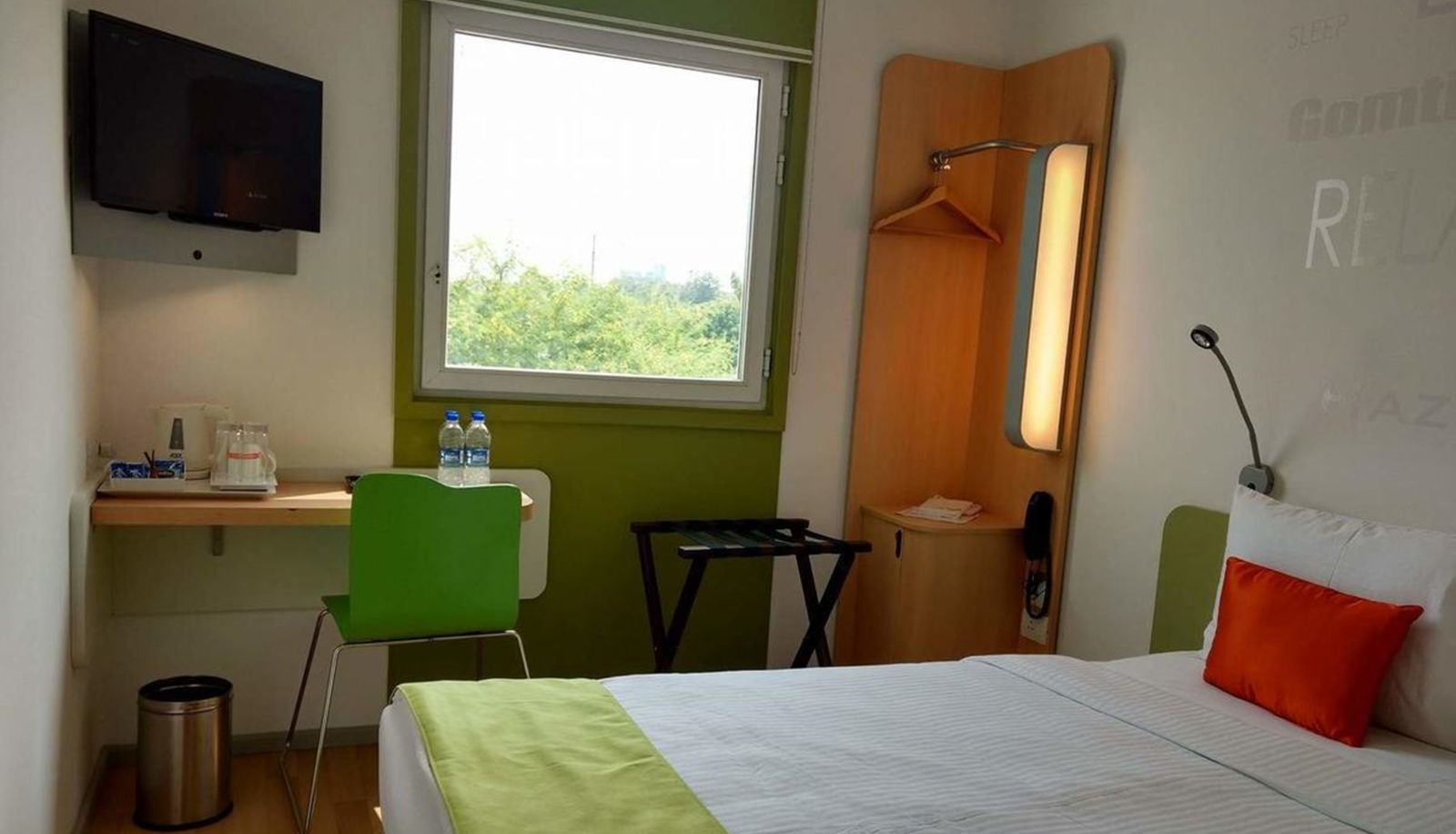 Standard room (double) - Lucknow Ginger Hotel