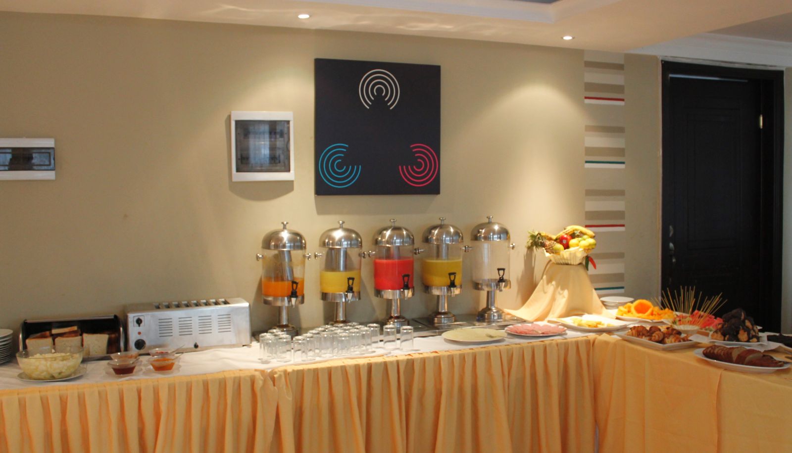Breakfast room - Ambassador Hotel