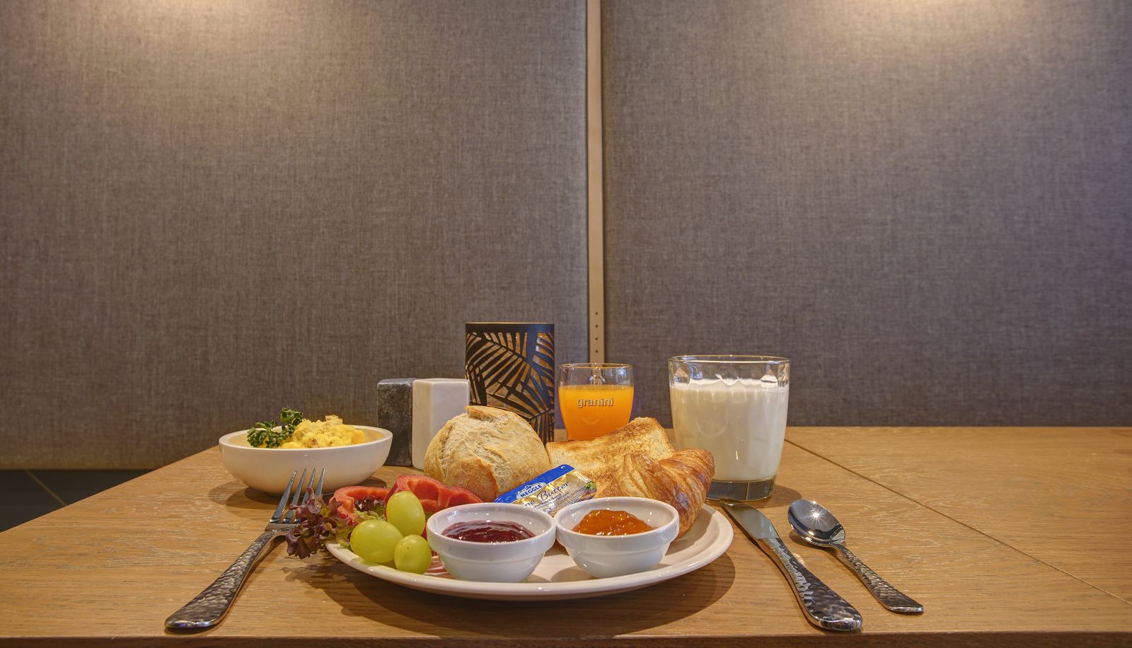 Bufet - Boutique 125 Hamburg Airport Trademark Collection by Wyndham
