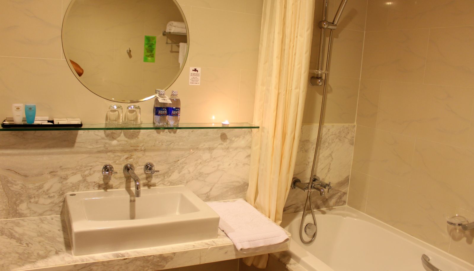 Badezimmer - Palace Hotel Saigon