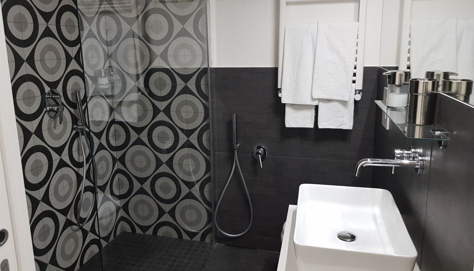 Badezimmer - Art Street Hotel