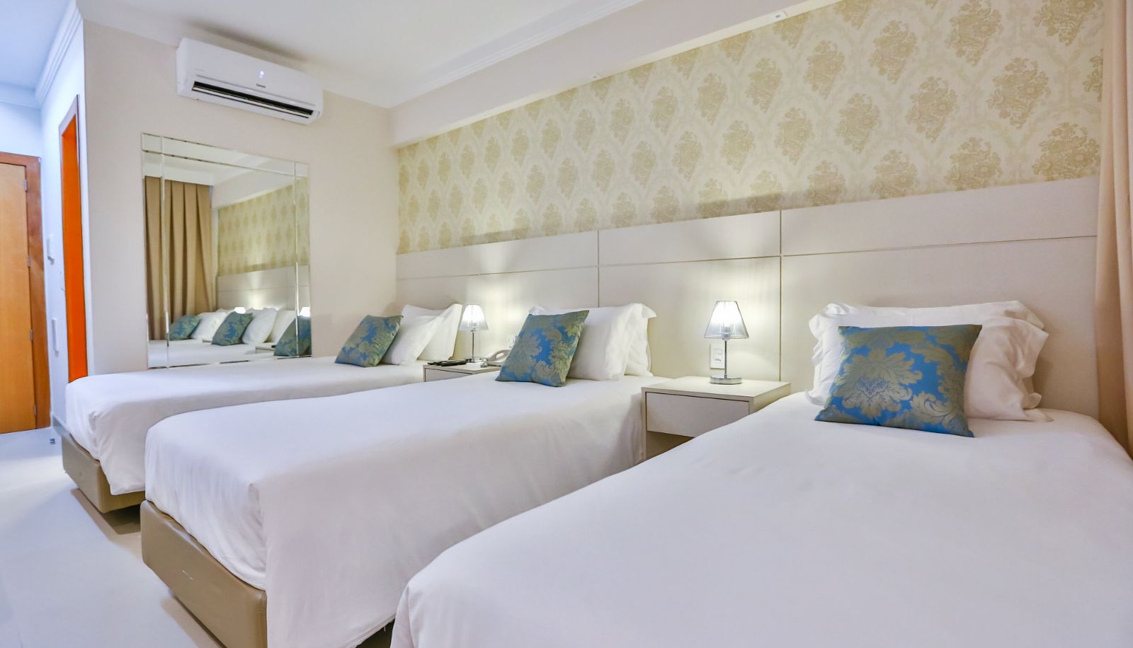 Dreibettzimmer - Golden Lis Hotel Boutique