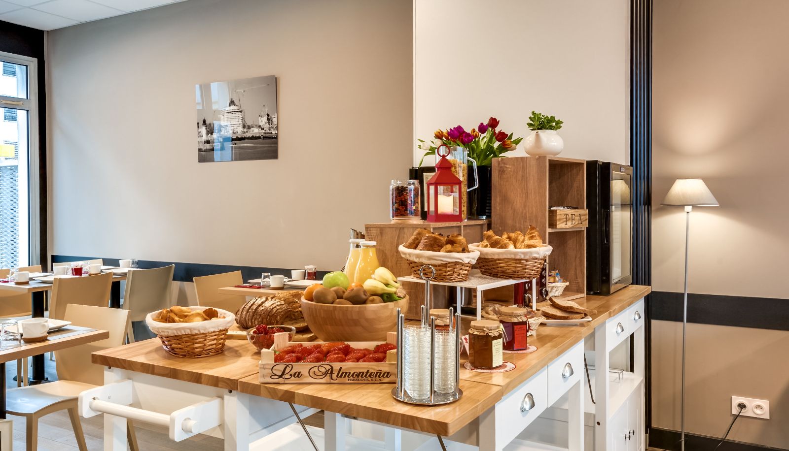 Sala de desayunos - Brit Hotel Saint-Nazaire Centre Gare