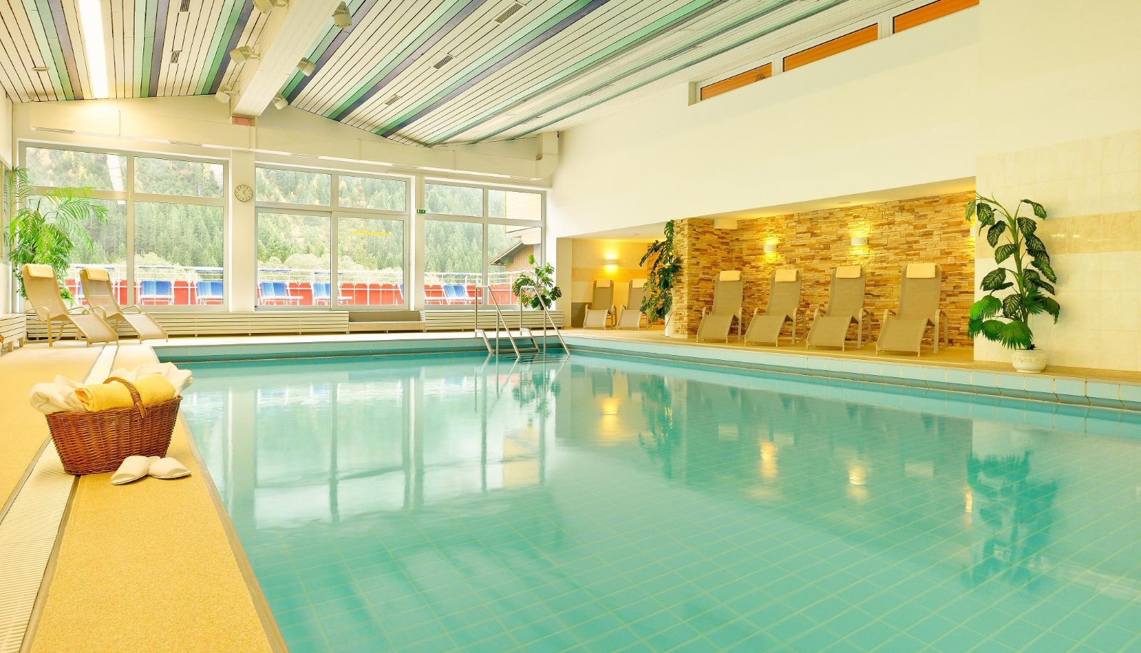 Basen - Aparthotel Kleinwalsertal***S