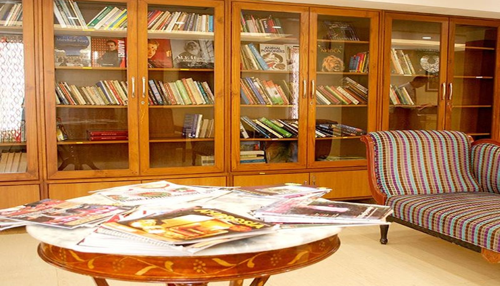 Reading room - Club Emerald