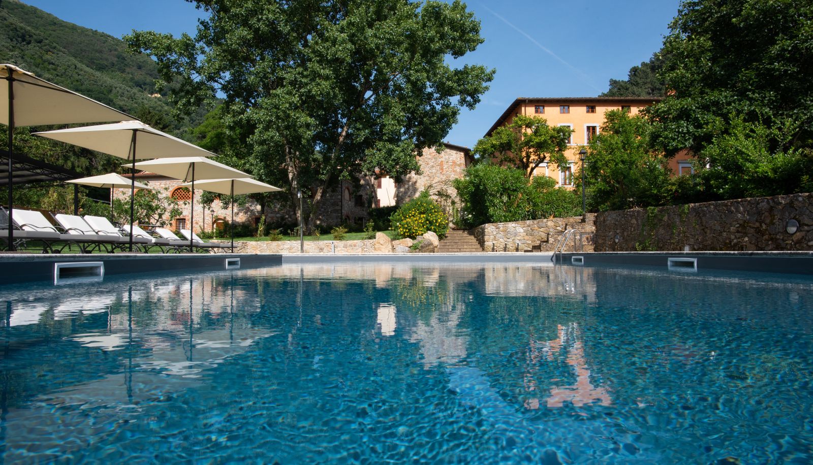 Pool - Relais Corte Rodeschi