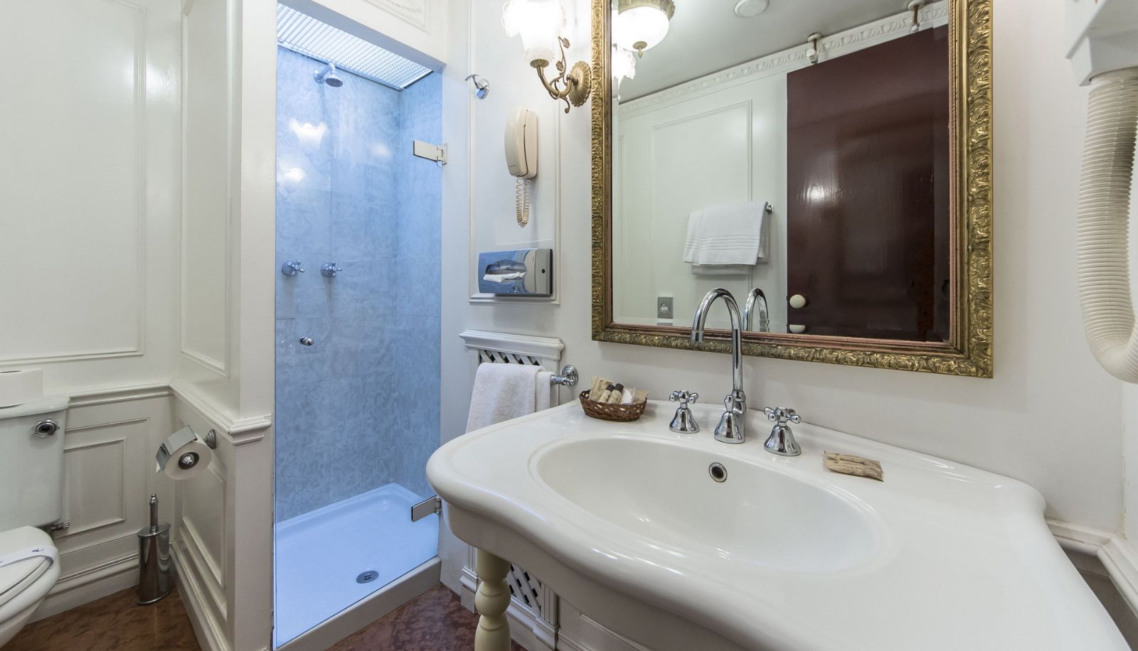 Badezimmer - Alli Due Buoi Rossi