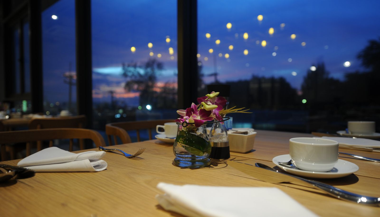 Restaurant 1 - Oakwood Hotel & Residence Sri Racha