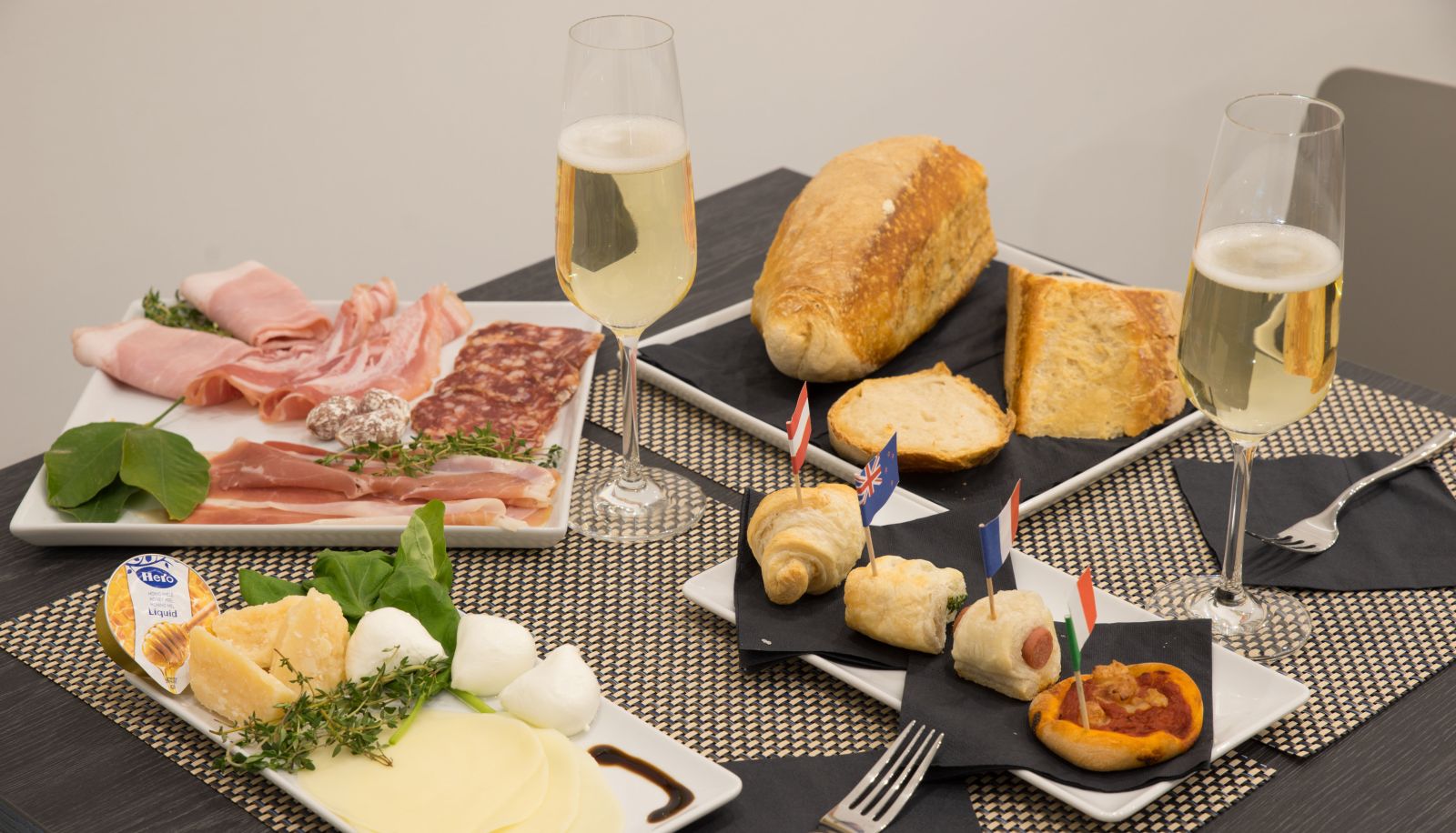 Frühstücksraum innerhalb des Restaurants - Twice-Naples