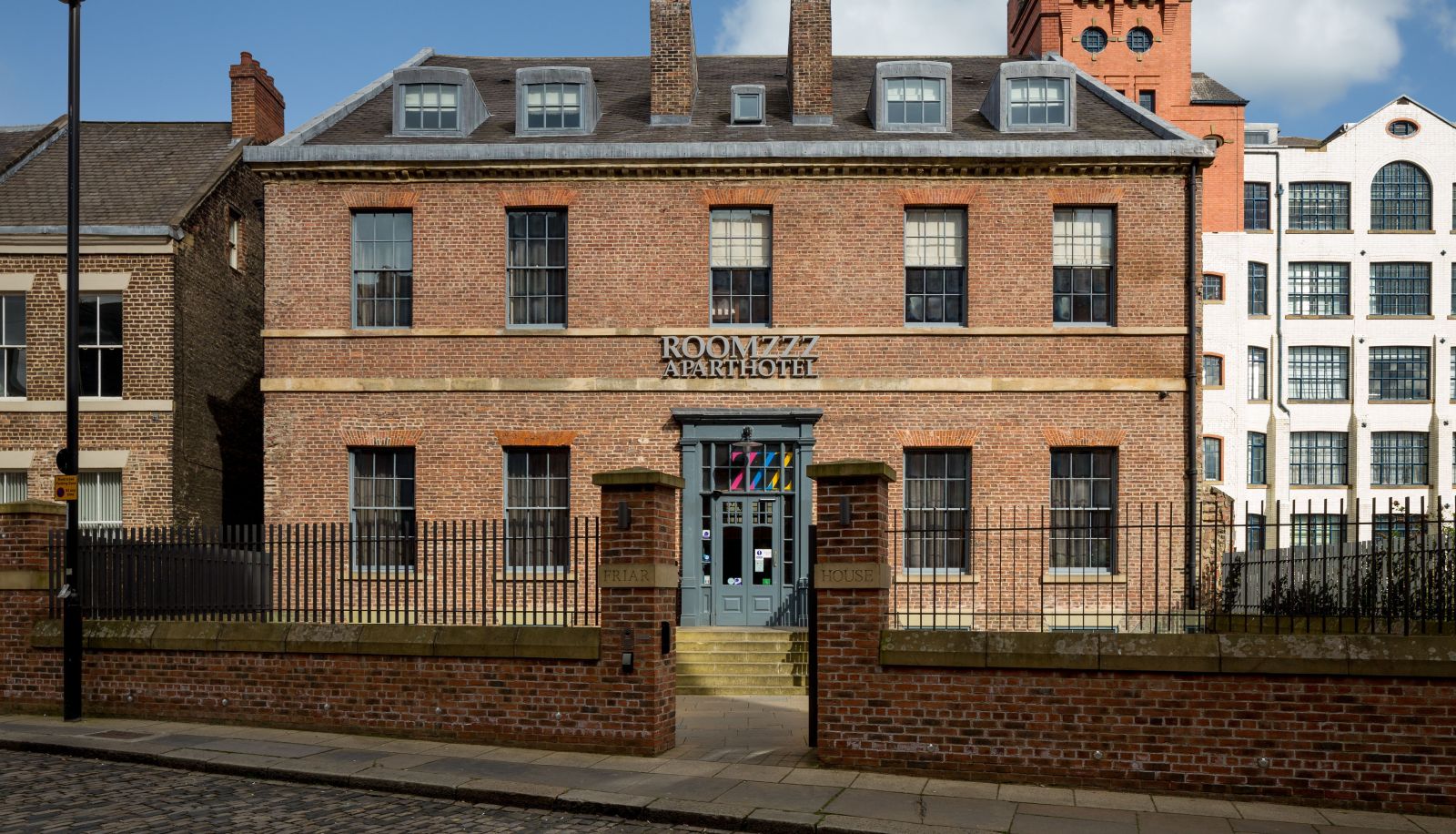 Zewnętrzna część hotelu - Roomzzz Newcastle City