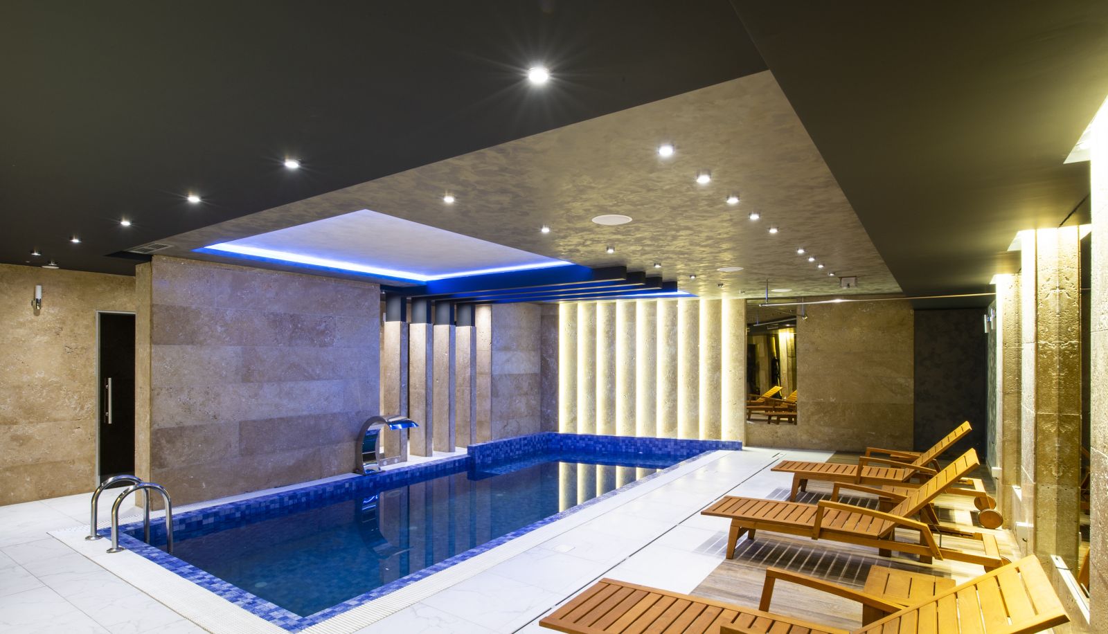 Pool - Amsterdam Hotel