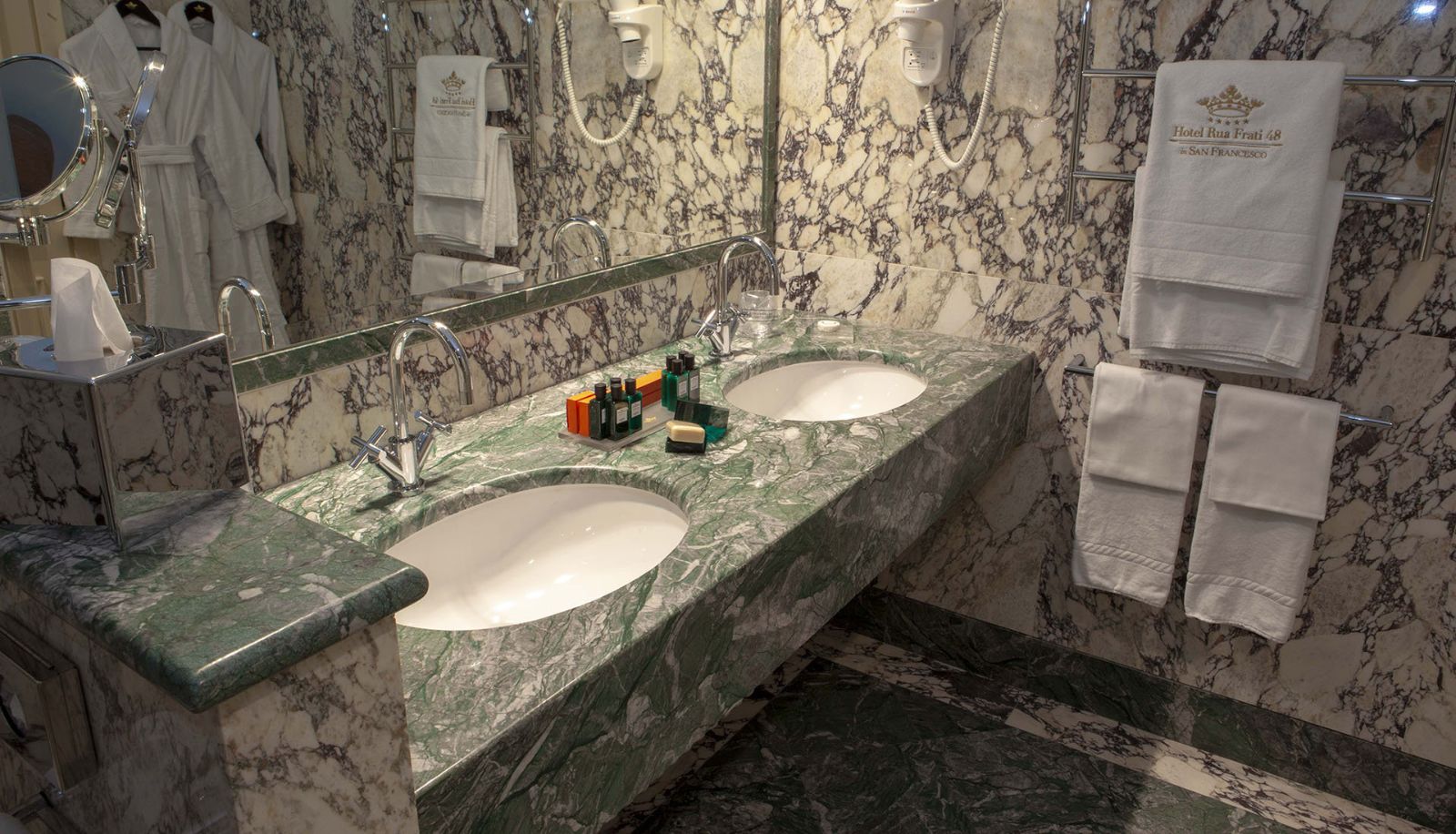 Cuarto de baño - Hotel Rua Frati 48 In San Francesco