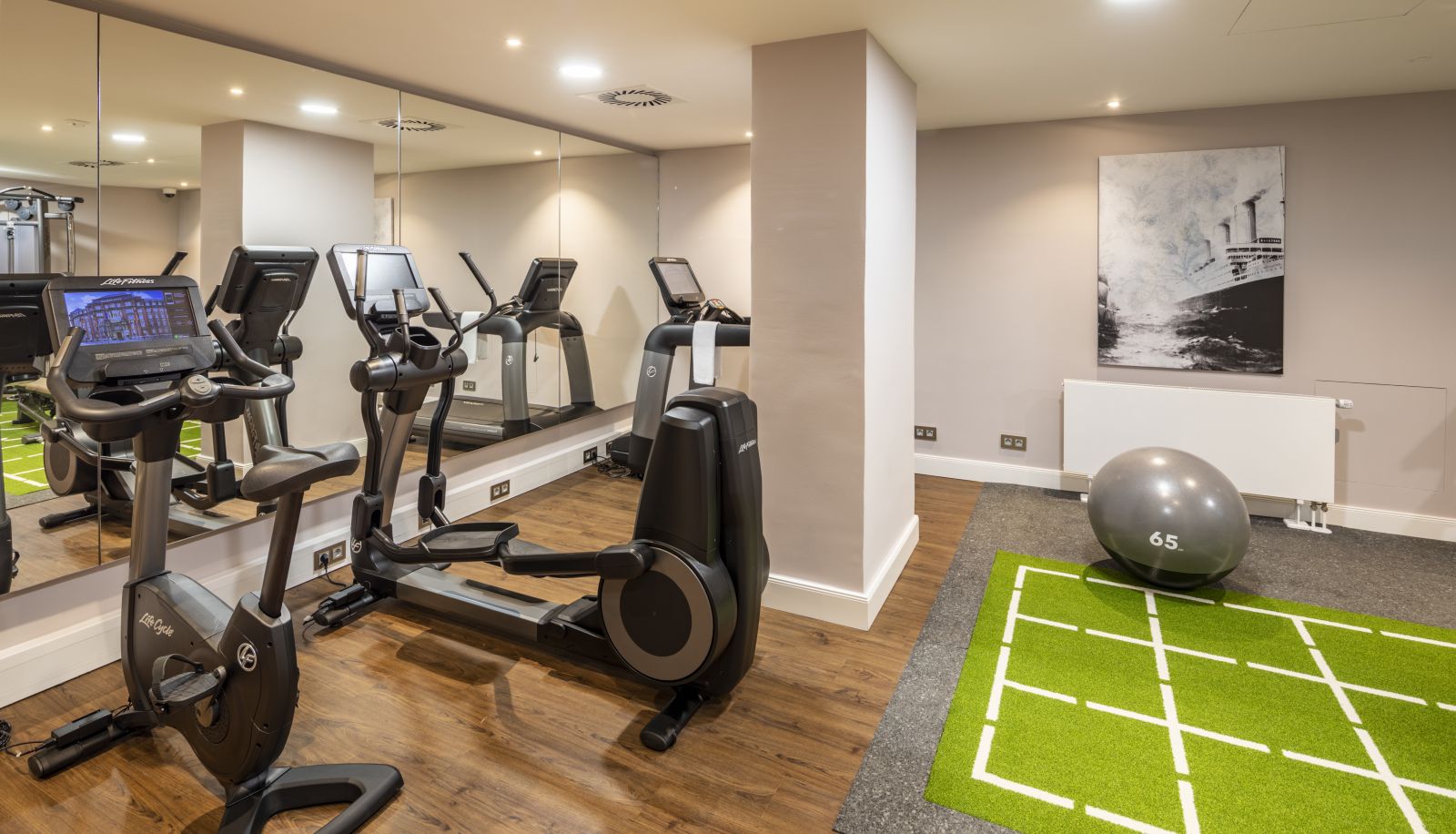 Fitnessraum - Fraser Suites Hamburg