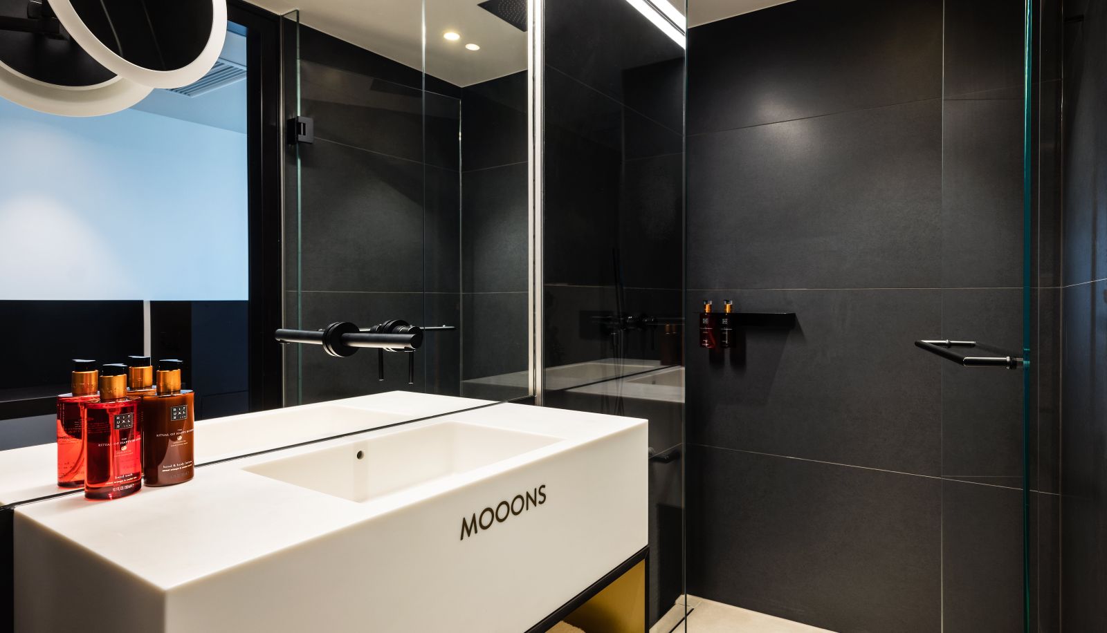 Badkamer - MOOONS