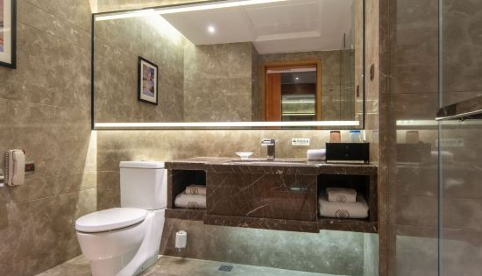 Zimmer - Walston International Hotel