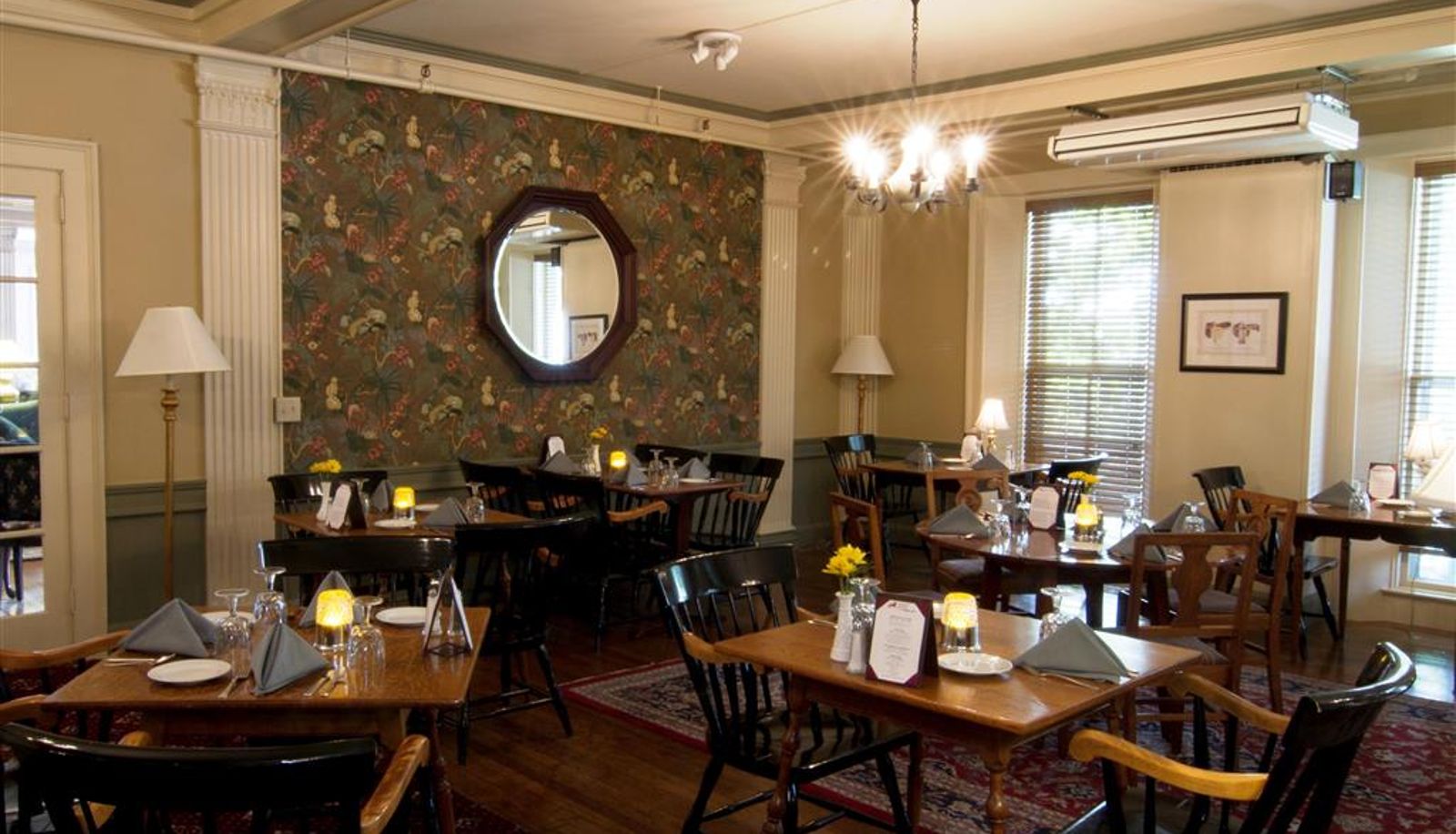 Restaurant - The Middlebury Inn