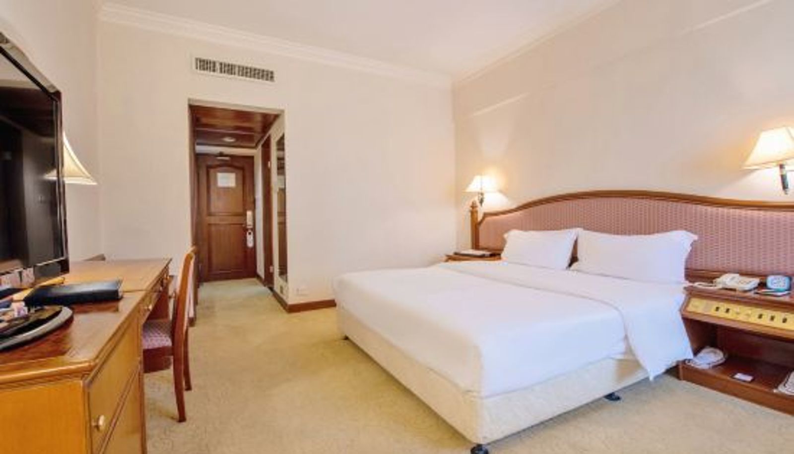 Camera - NOBLE BADGE HOTEL
