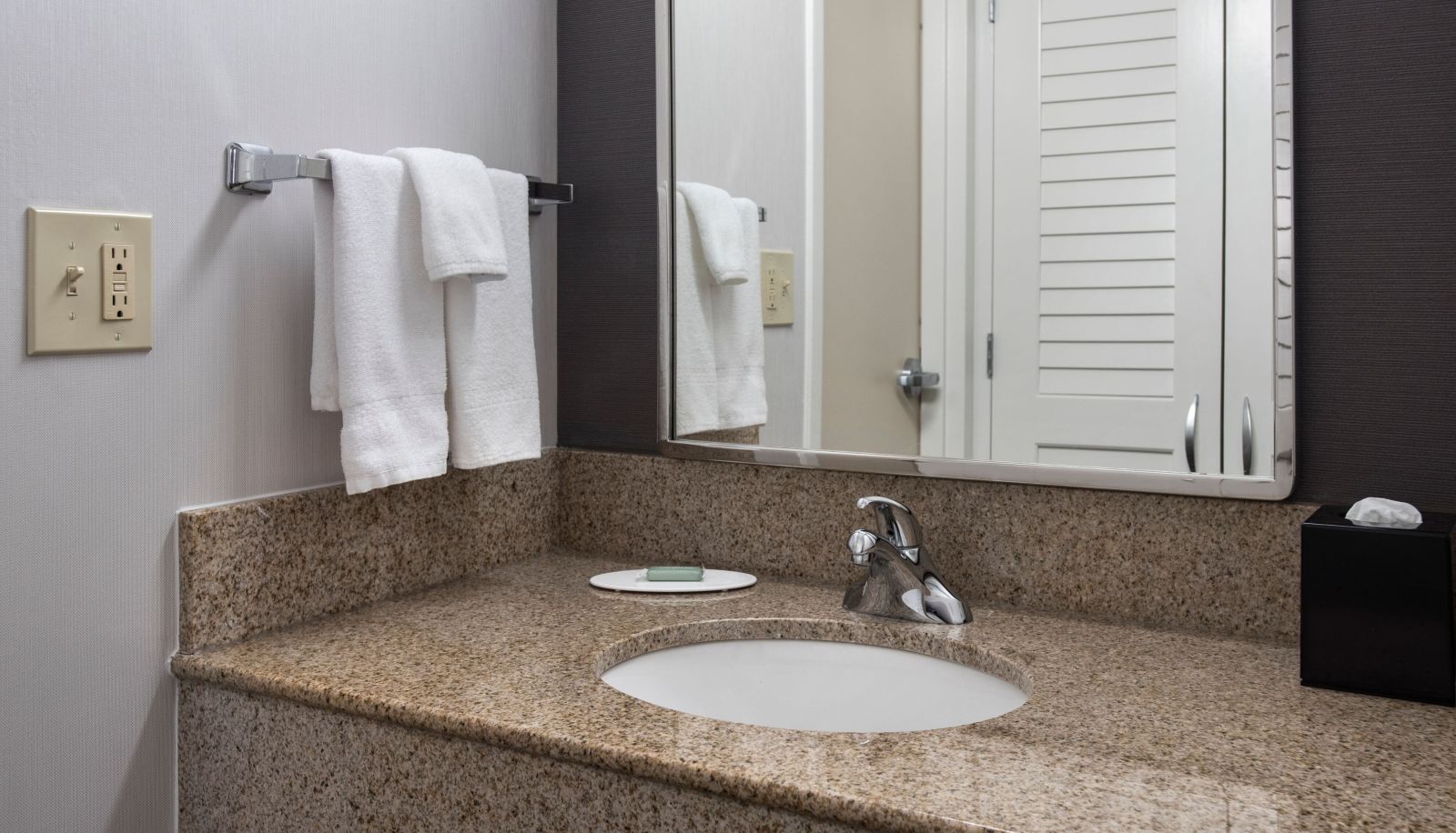 Zimmer - Courtyard by Marriott Baltimore Hunt Valley