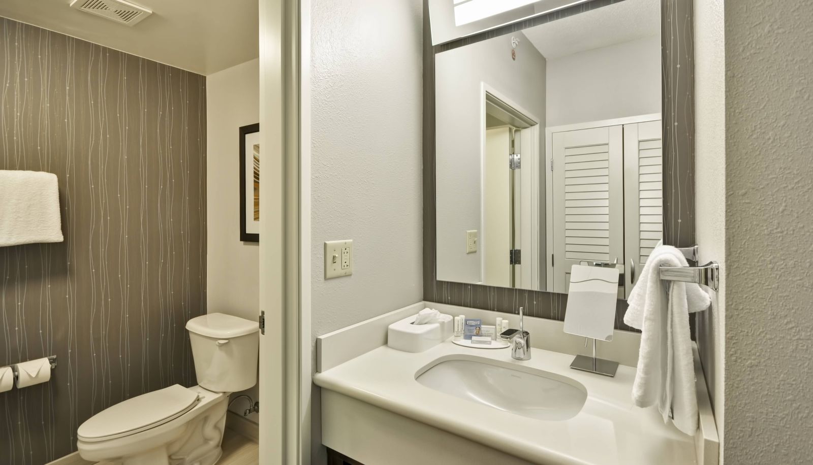 Zimmer - Courtyard by Marriott Dalton