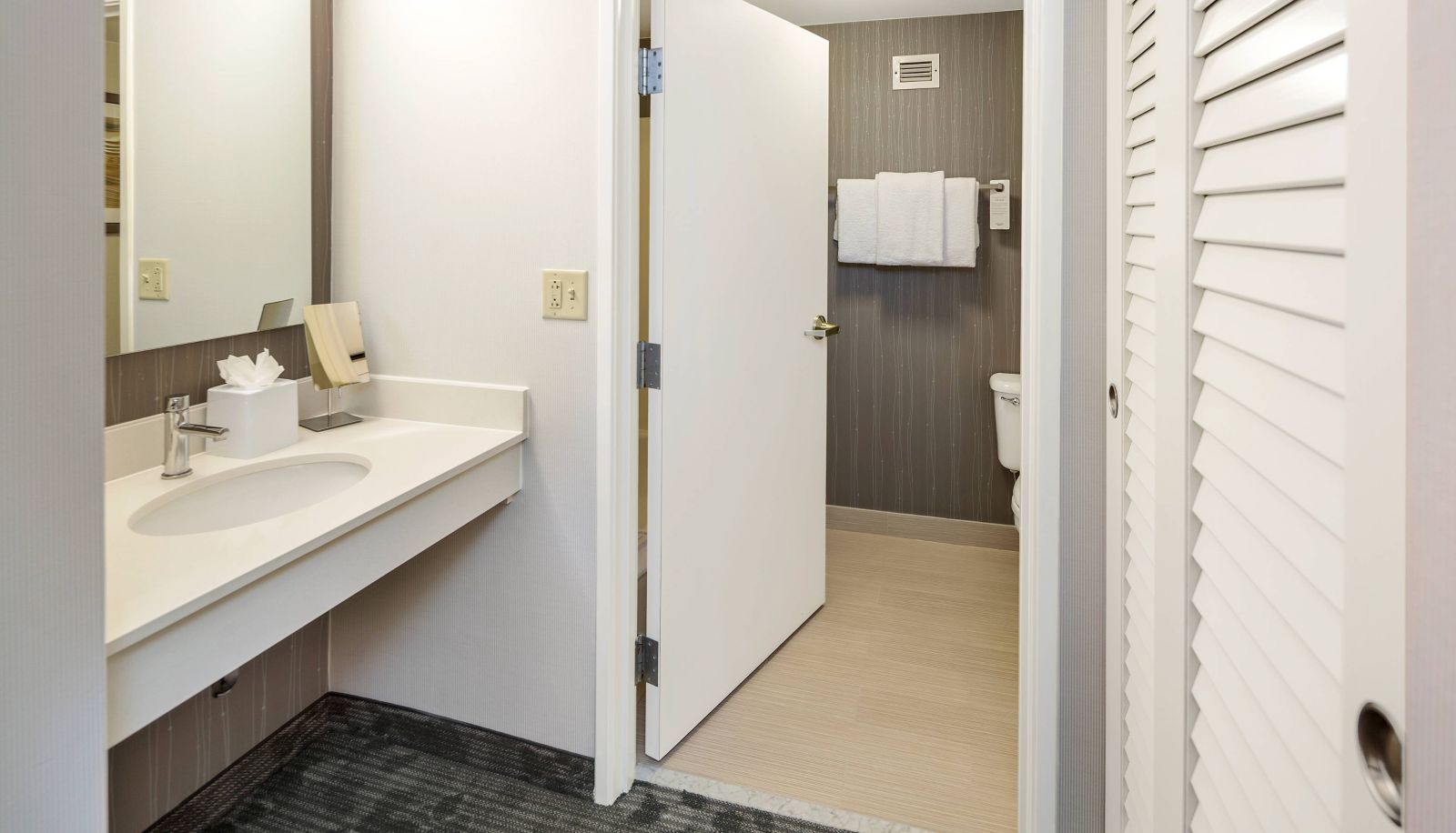 Camera - Courtyard by Marriott Bryan College Station