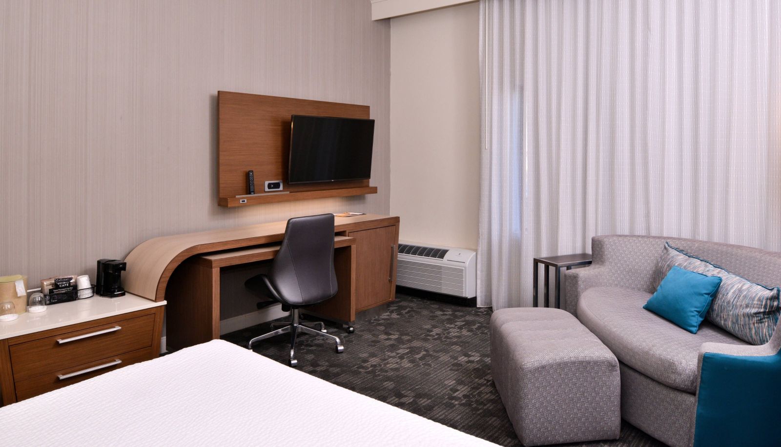 Room - Courtyard by Marriott Palm Desert
