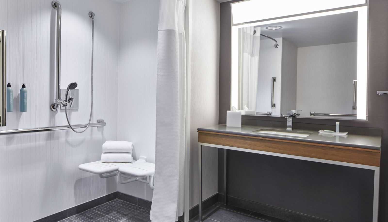 Zimmer - Courtyard by Marriott Detroit Downtown