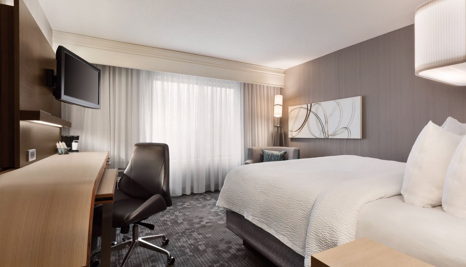 Zimmer - Courtyard by Marriott Topeka