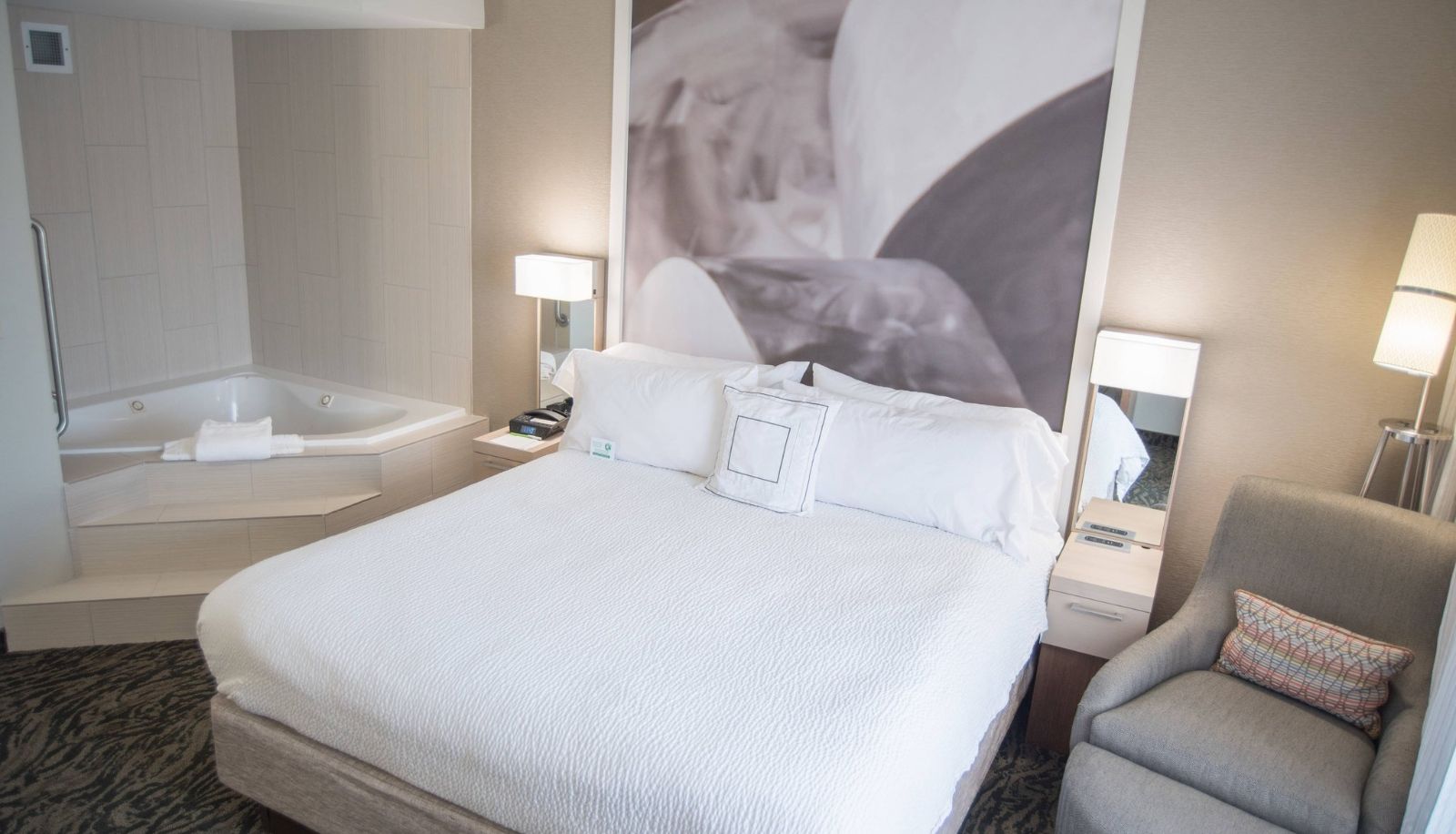 Room - Courtyard by Marriott Hickory