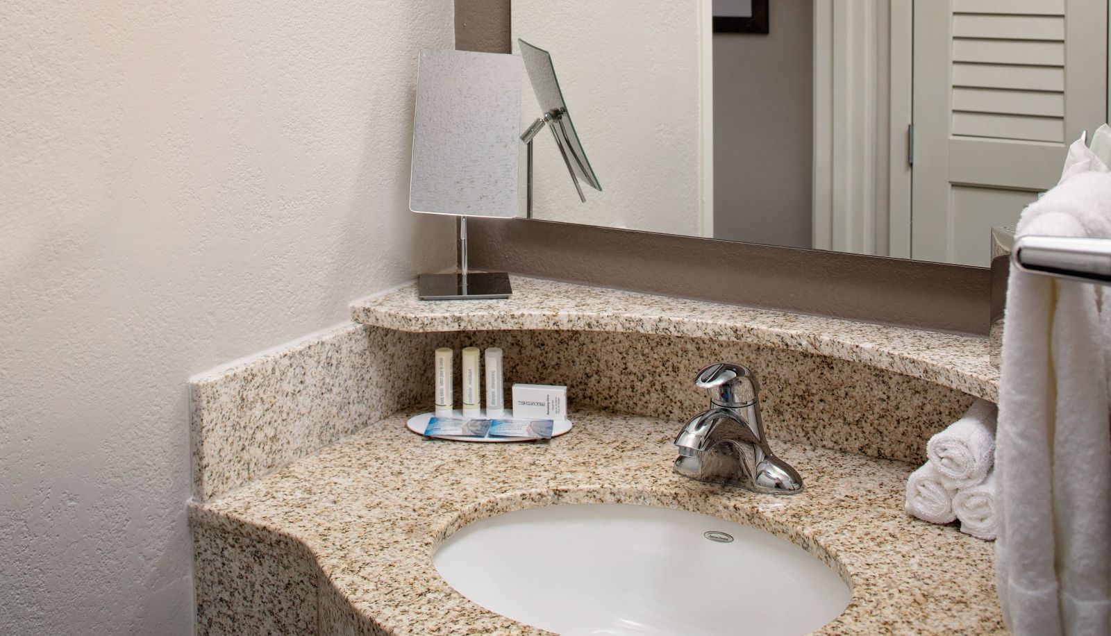 Room - Courtyard by Marriott Houston Westchase