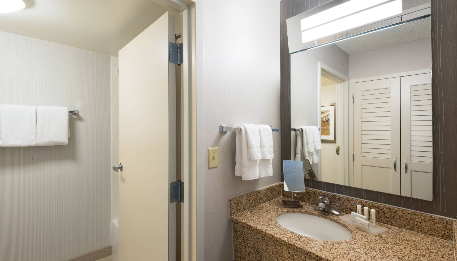 Zimmer - Courtyard by Marriott Harlingen