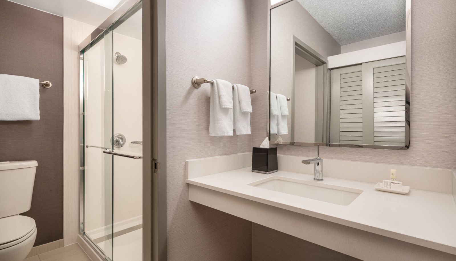Zimmer - Courtyard by Marriott Los Angeles Hacienda Heights Orange County