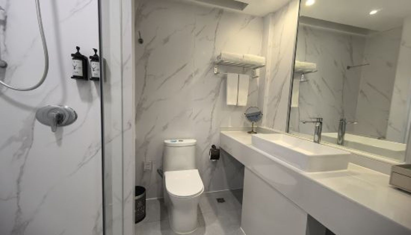 Kamer - Vienna International Hotel (Haikou East Railway Station)