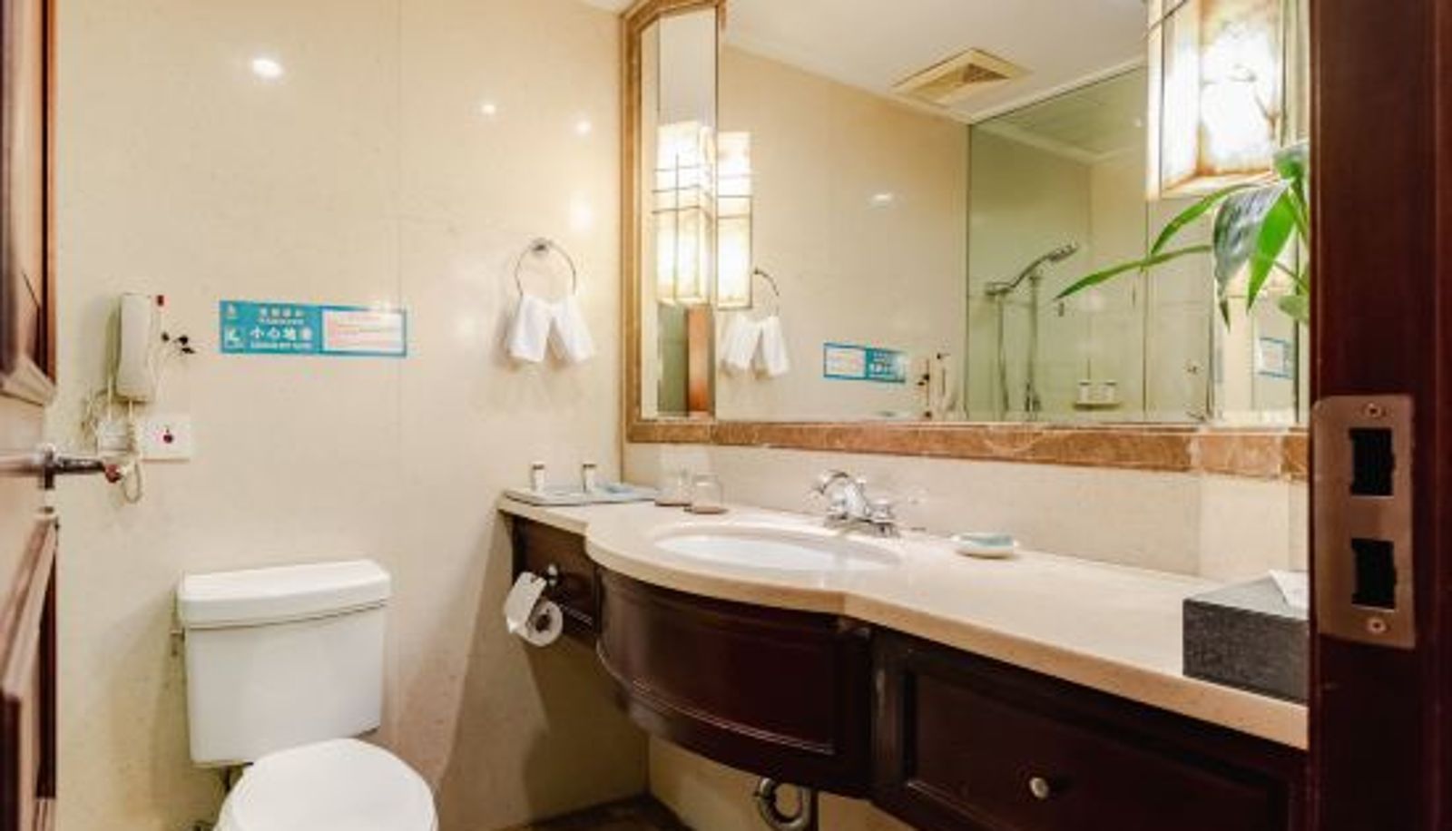 Interior view - Treasure Island Hotel