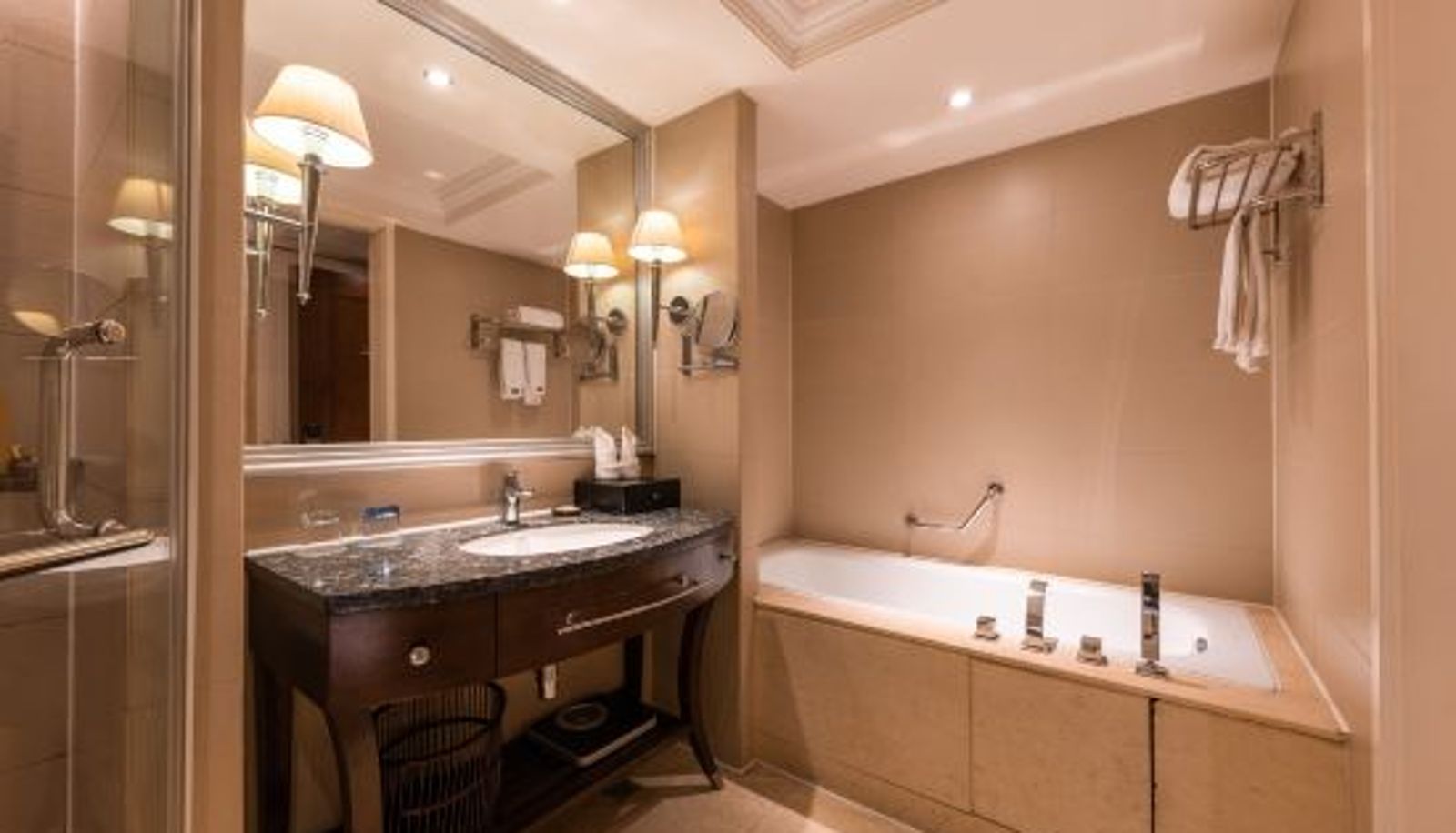 Business room - Oriental Jianguo Hotel