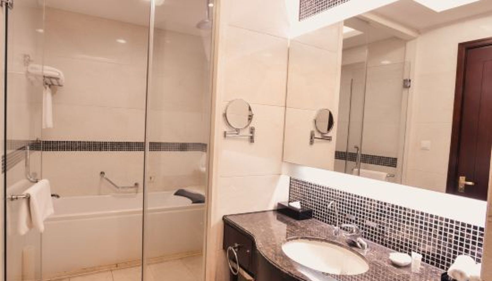 Camera - Shengdu International Hotel