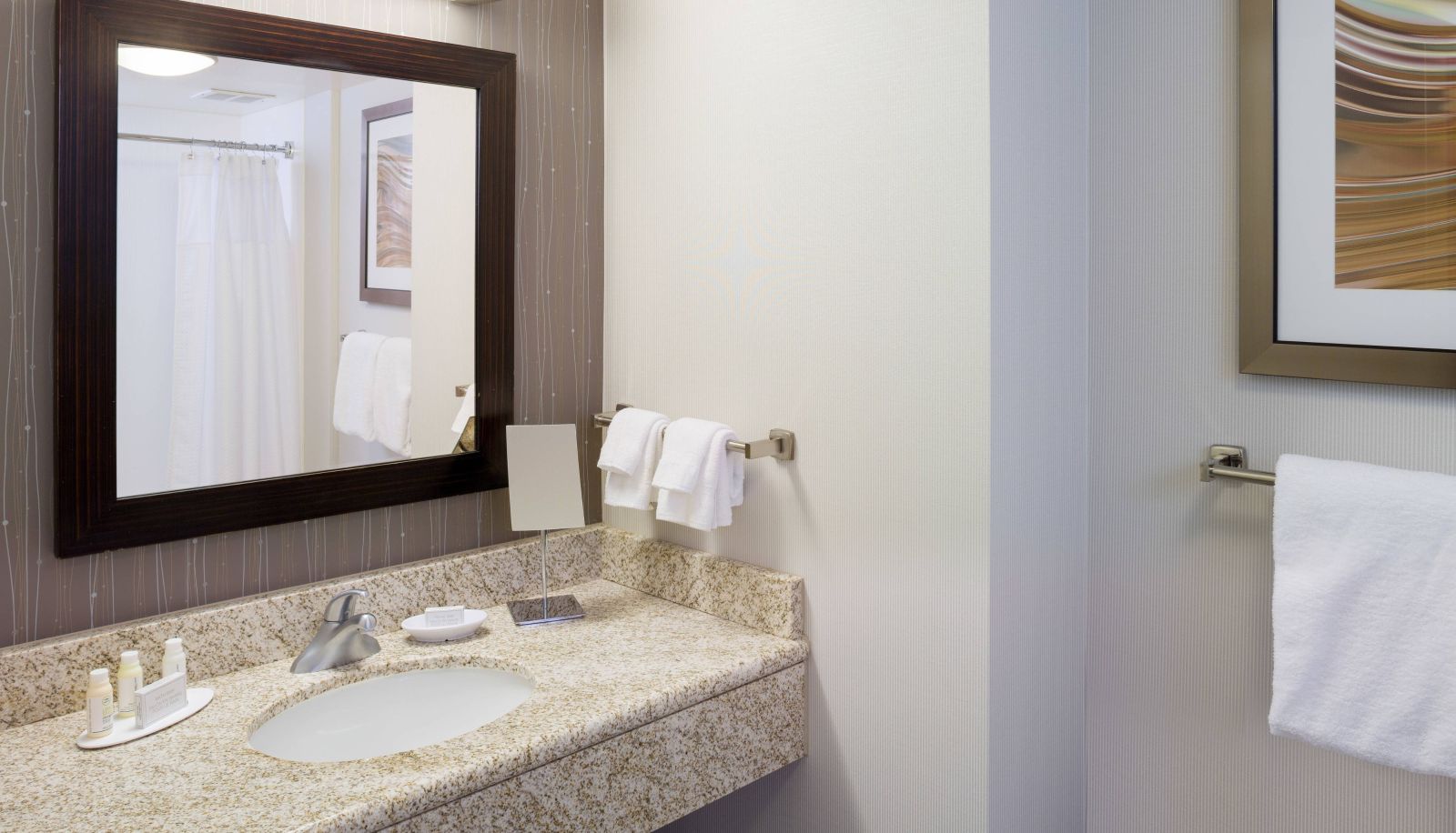 Room - Courtyard by Marriott Providence Downtown