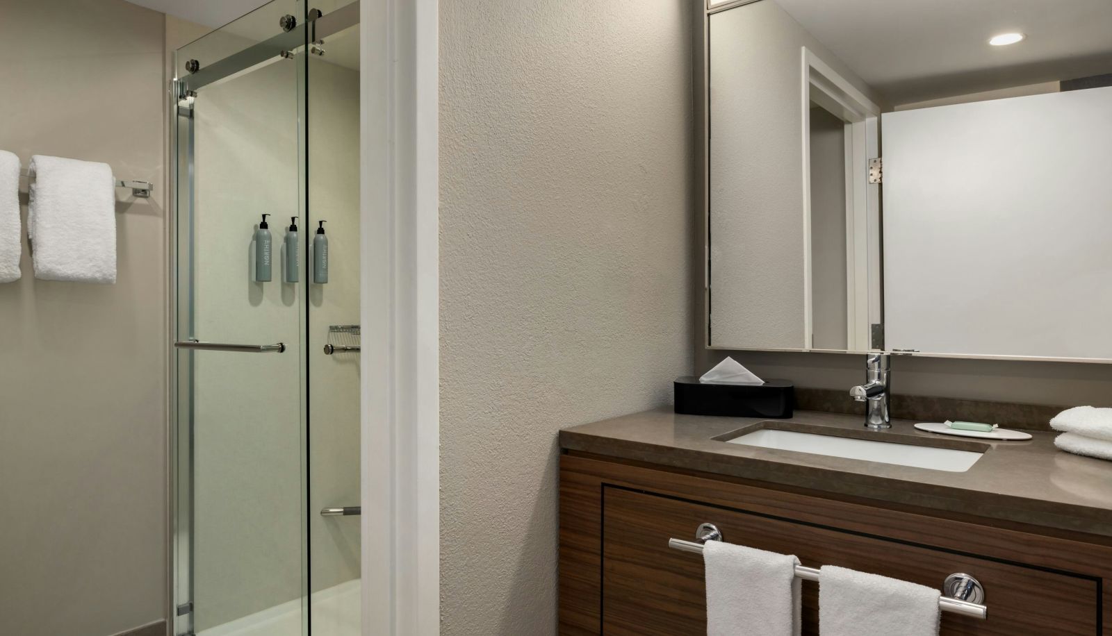 Zimmer - Courtyard by Marriott Richmond Chester