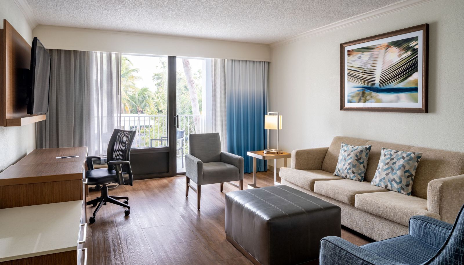 Room - Courtyard by Marriott Naples