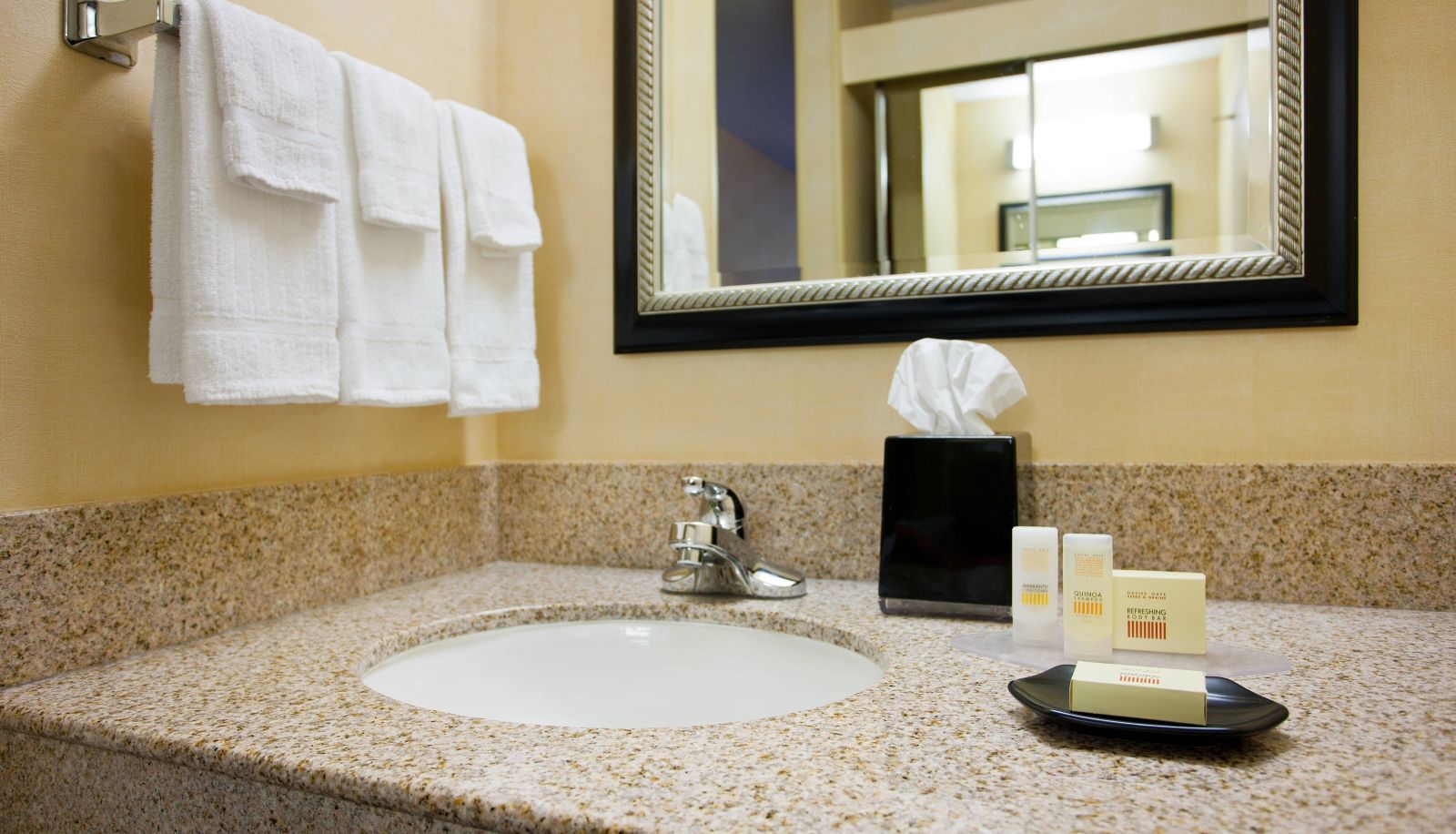Room - Courtyard by Marriott Sacramento Airport Natomas