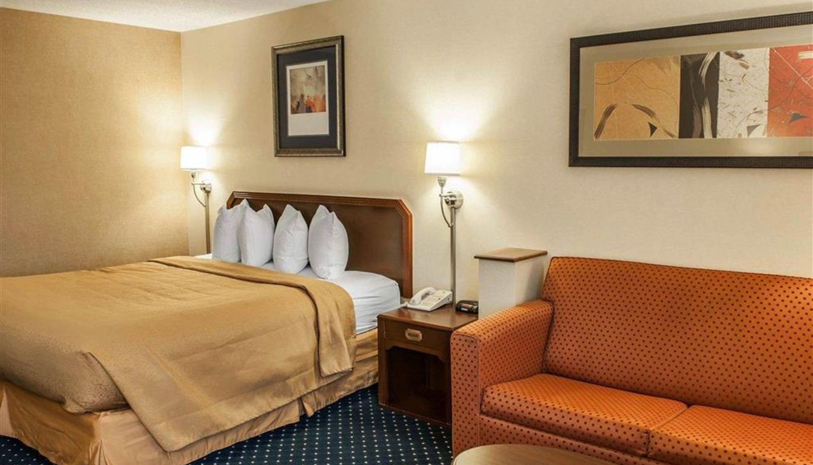 Camera - Quality Inn & Suites Goshen