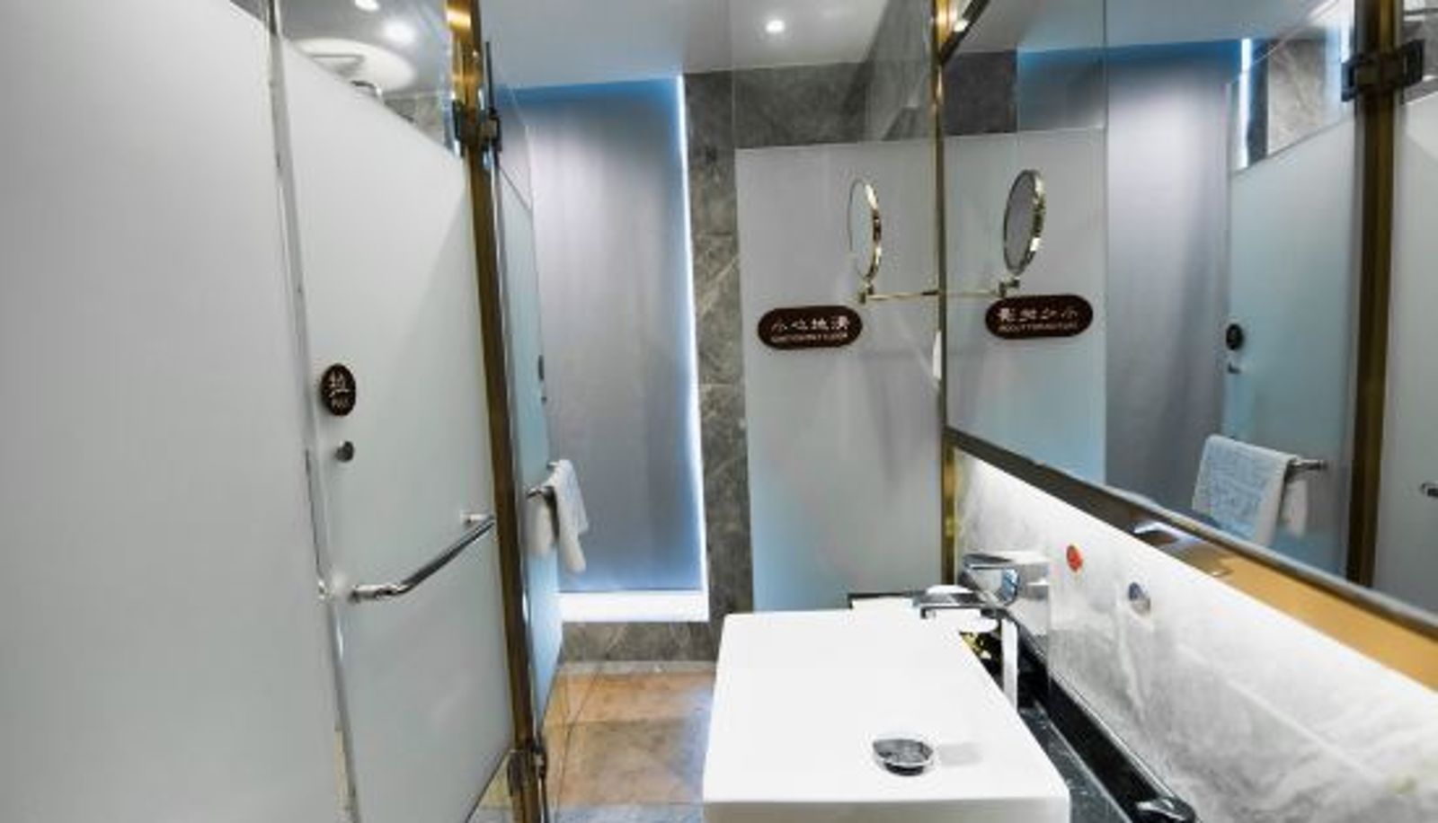 Room - Kaye Hotel