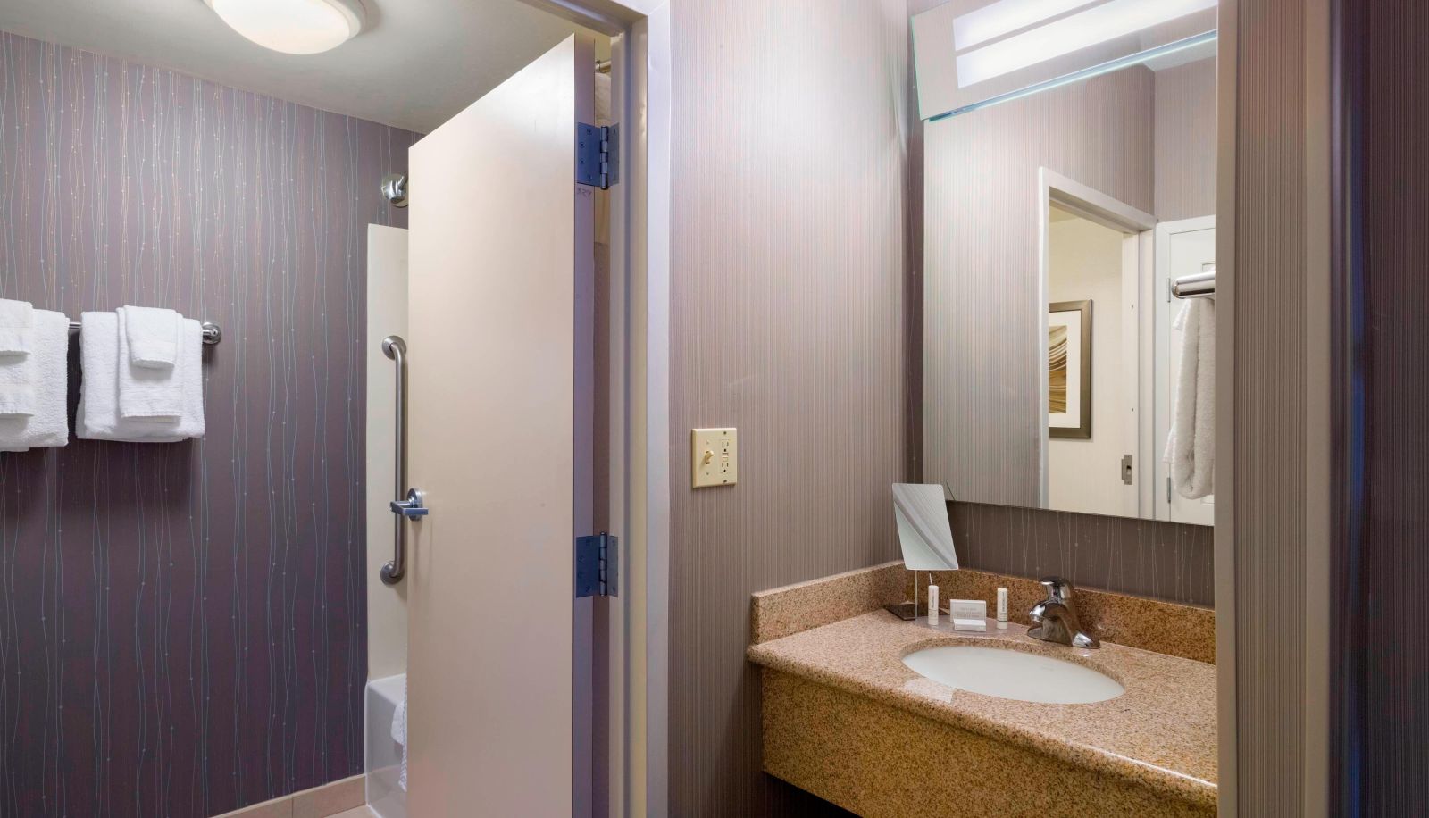 Zimmer - Courtyard by Marriott Scranton Montage Mountain