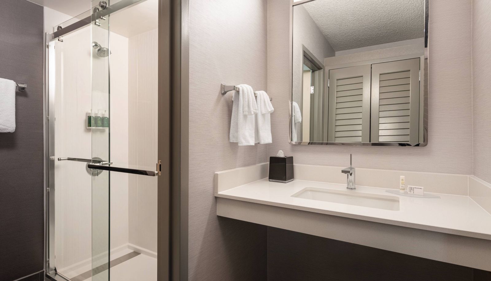 Zimmer - Courtyard by Marriott Seattle Southcenter