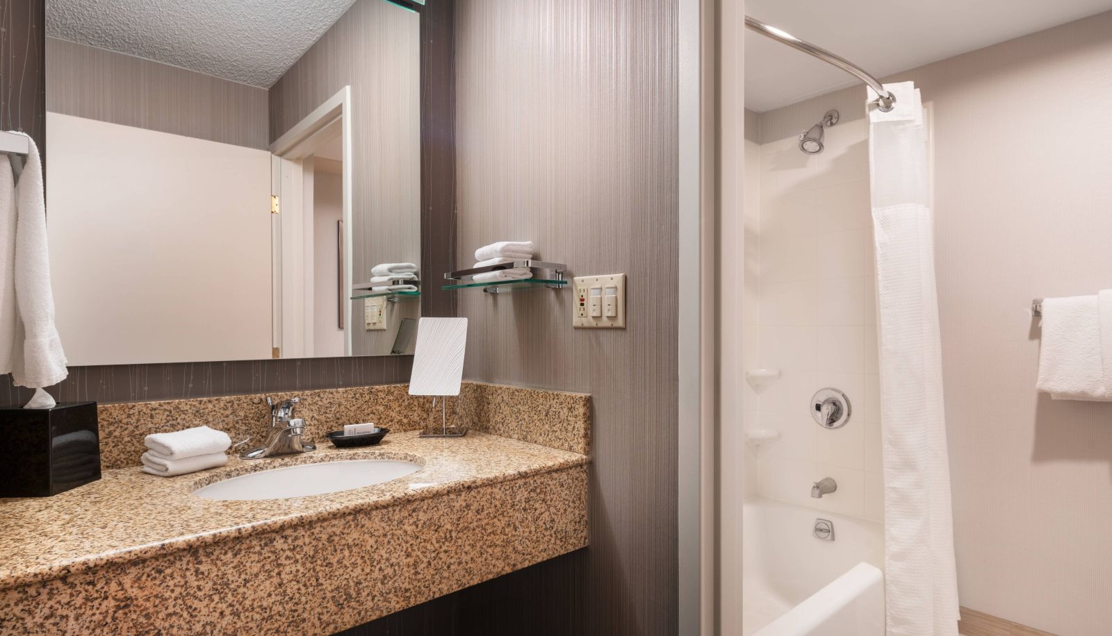 Zimmer - Courtyard by Marriott Novato Marin Sonoma