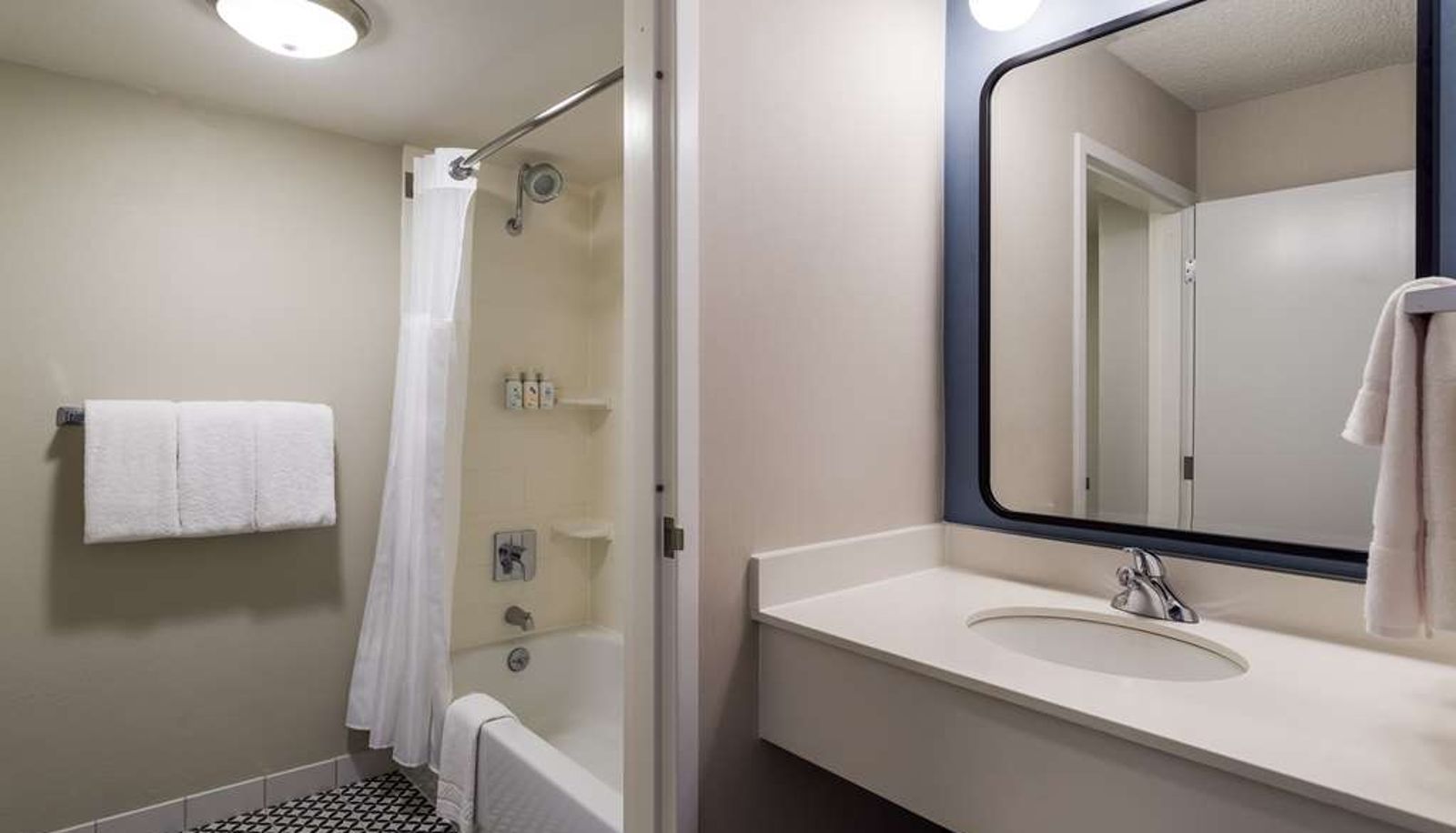 Zimmer - Sonesta Select San Francisco Airport Oyster Point Waterfront