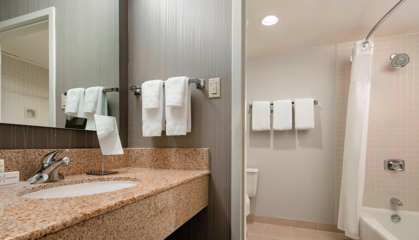 Zimmer - Courtyard by Marriott San Francisco Airport